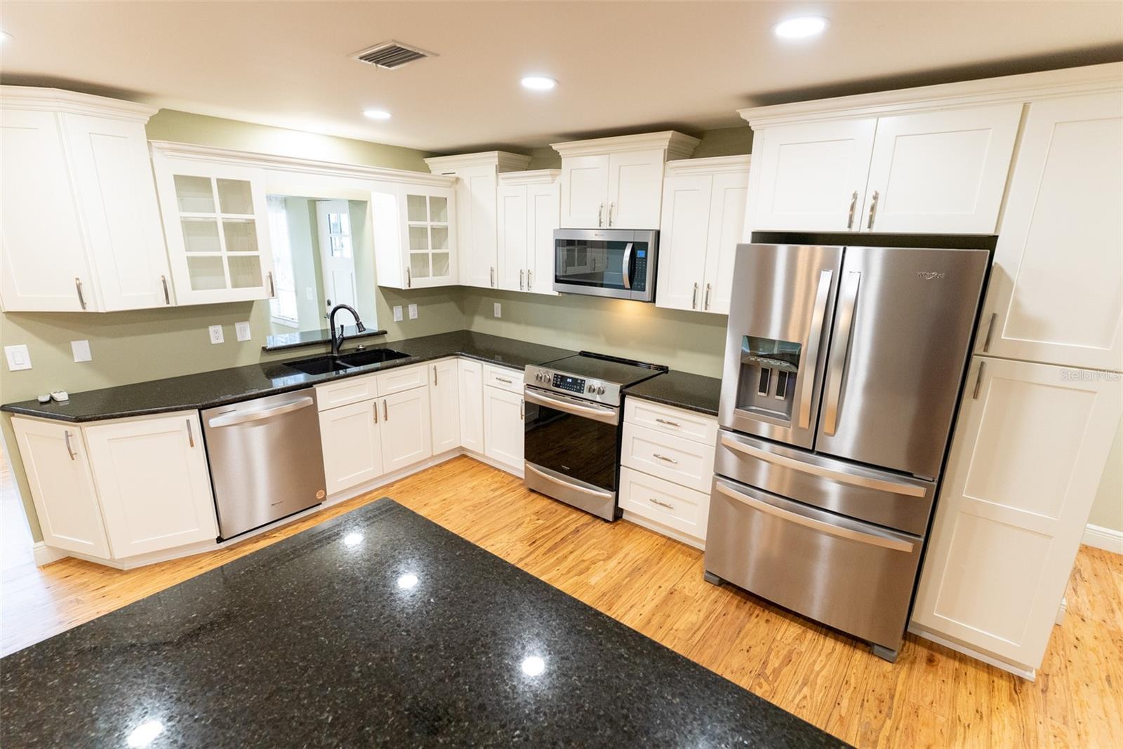 CIRCLE SQUARE WOODS - Residential