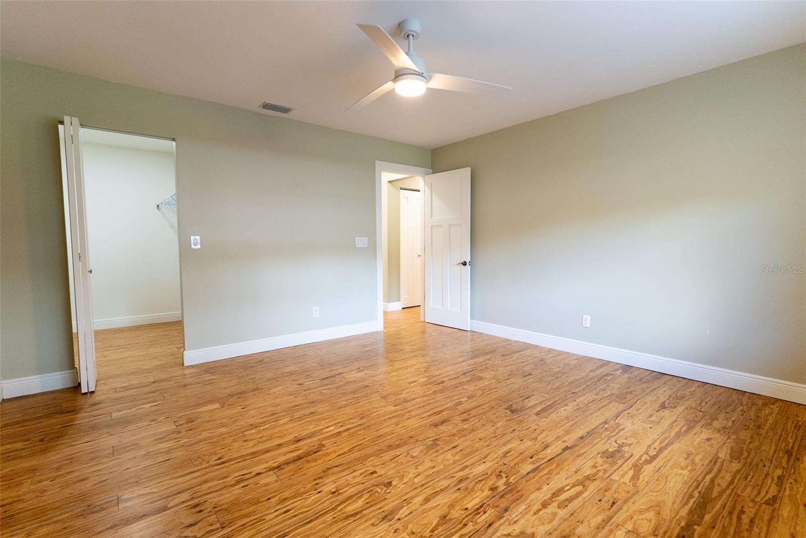 CIRCLE SQUARE WOODS - Residential