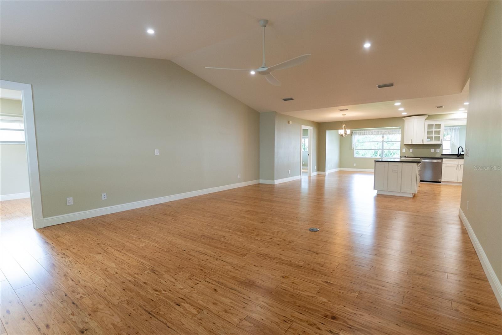 CIRCLE SQUARE WOODS - Residential