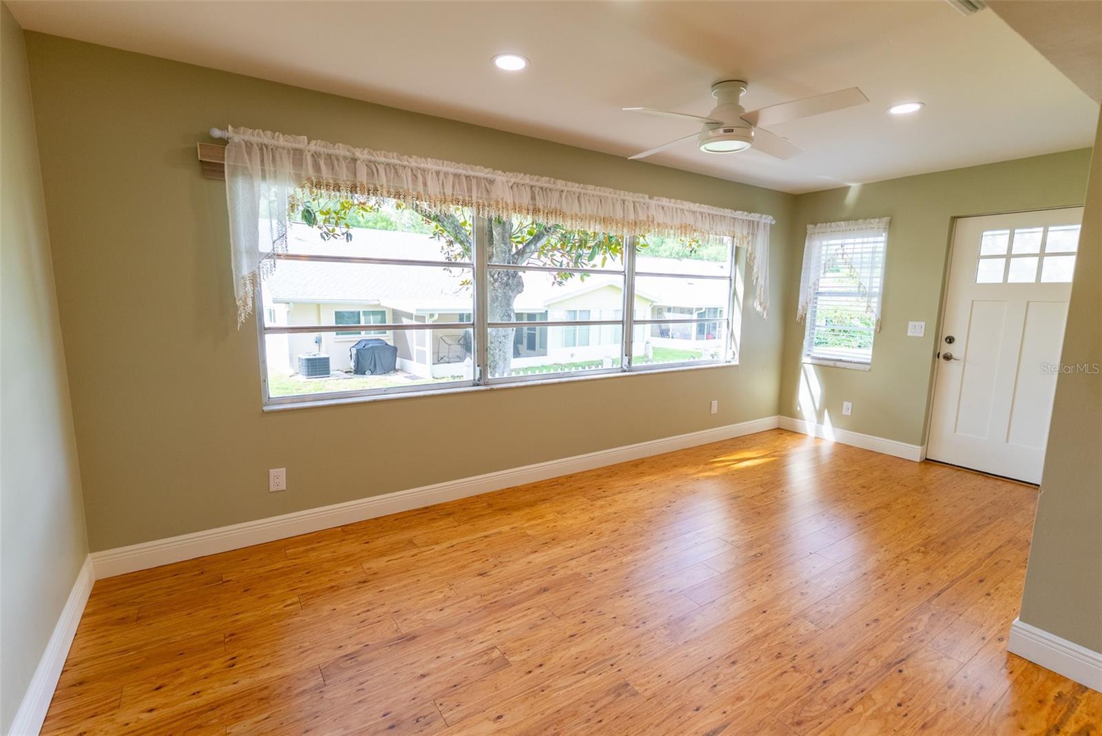 CIRCLE SQUARE WOODS - Residential