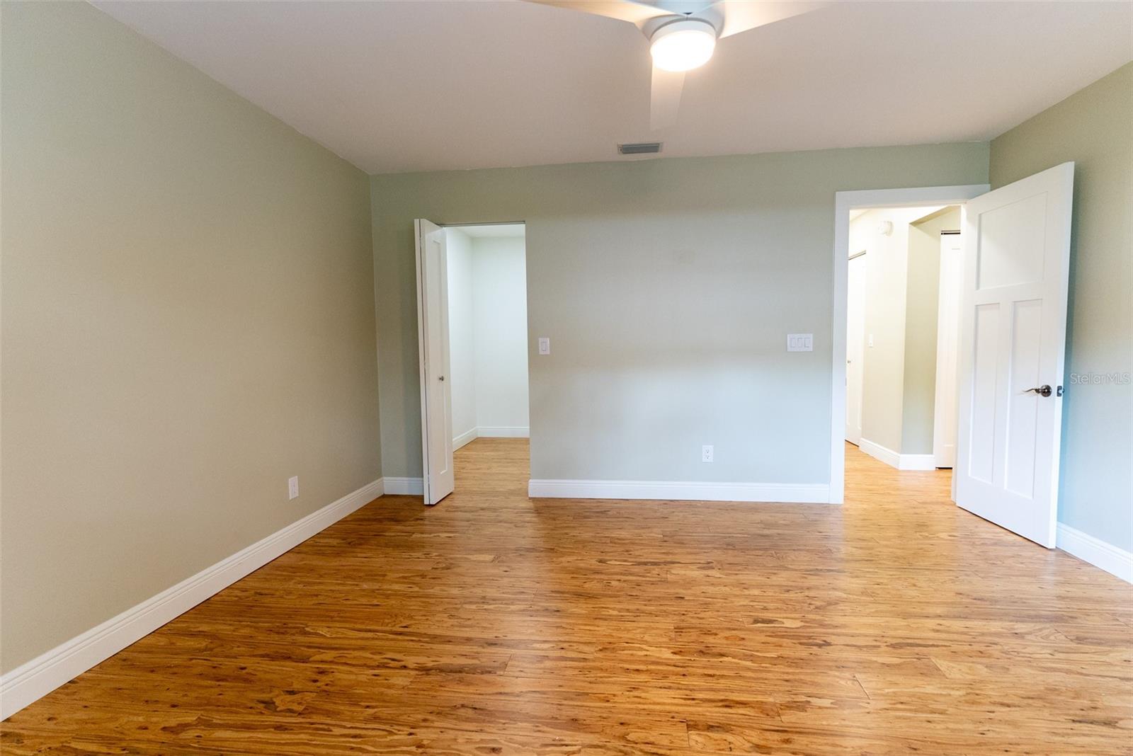 CIRCLE SQUARE WOODS - Residential