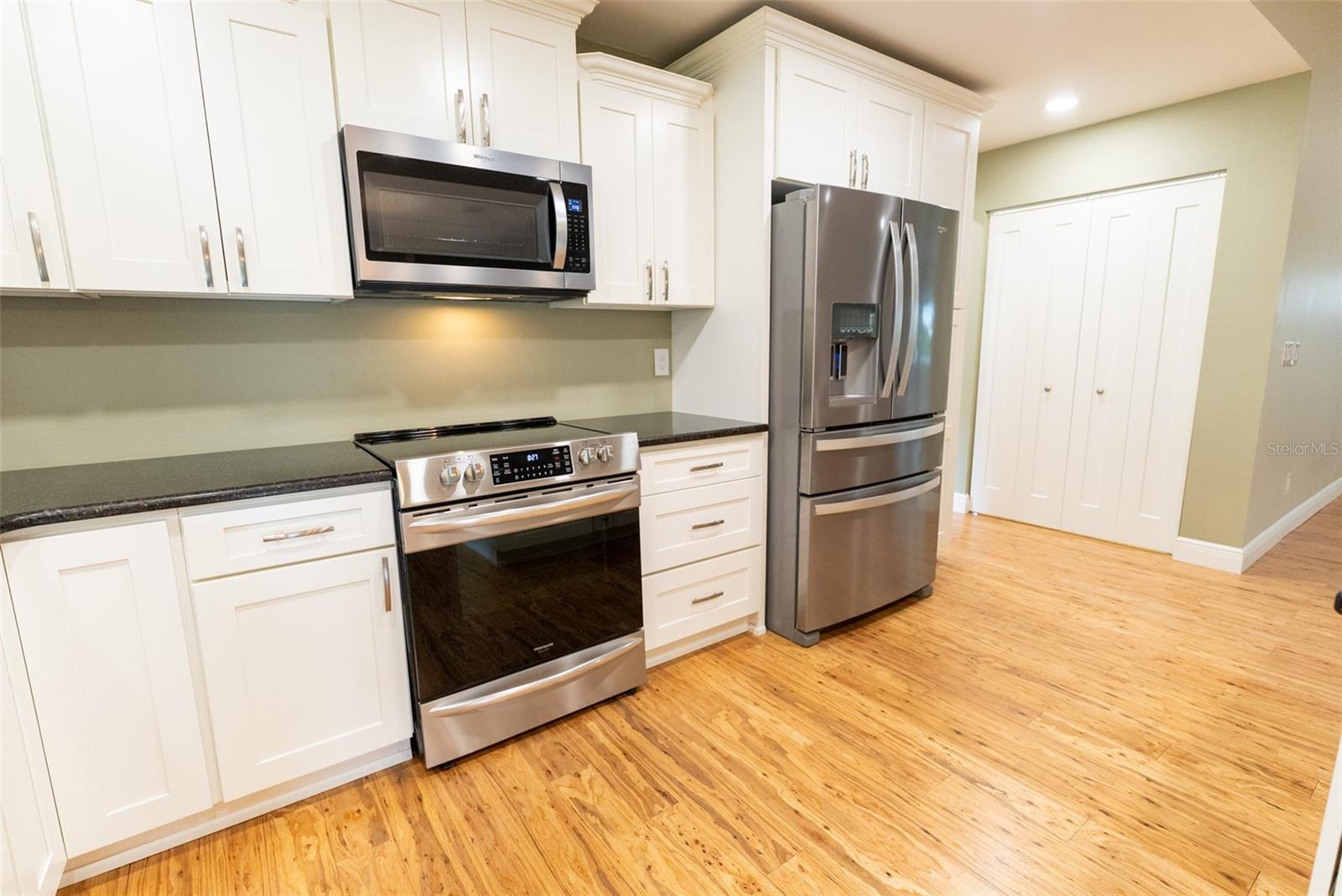 CIRCLE SQUARE WOODS - Residential