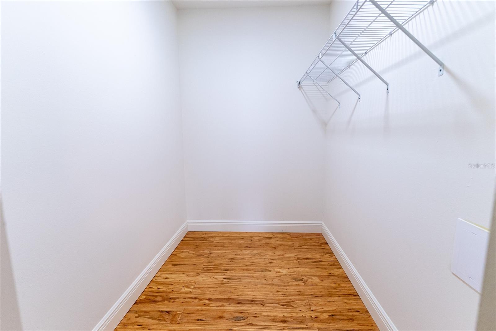 CIRCLE SQUARE WOODS - Residential