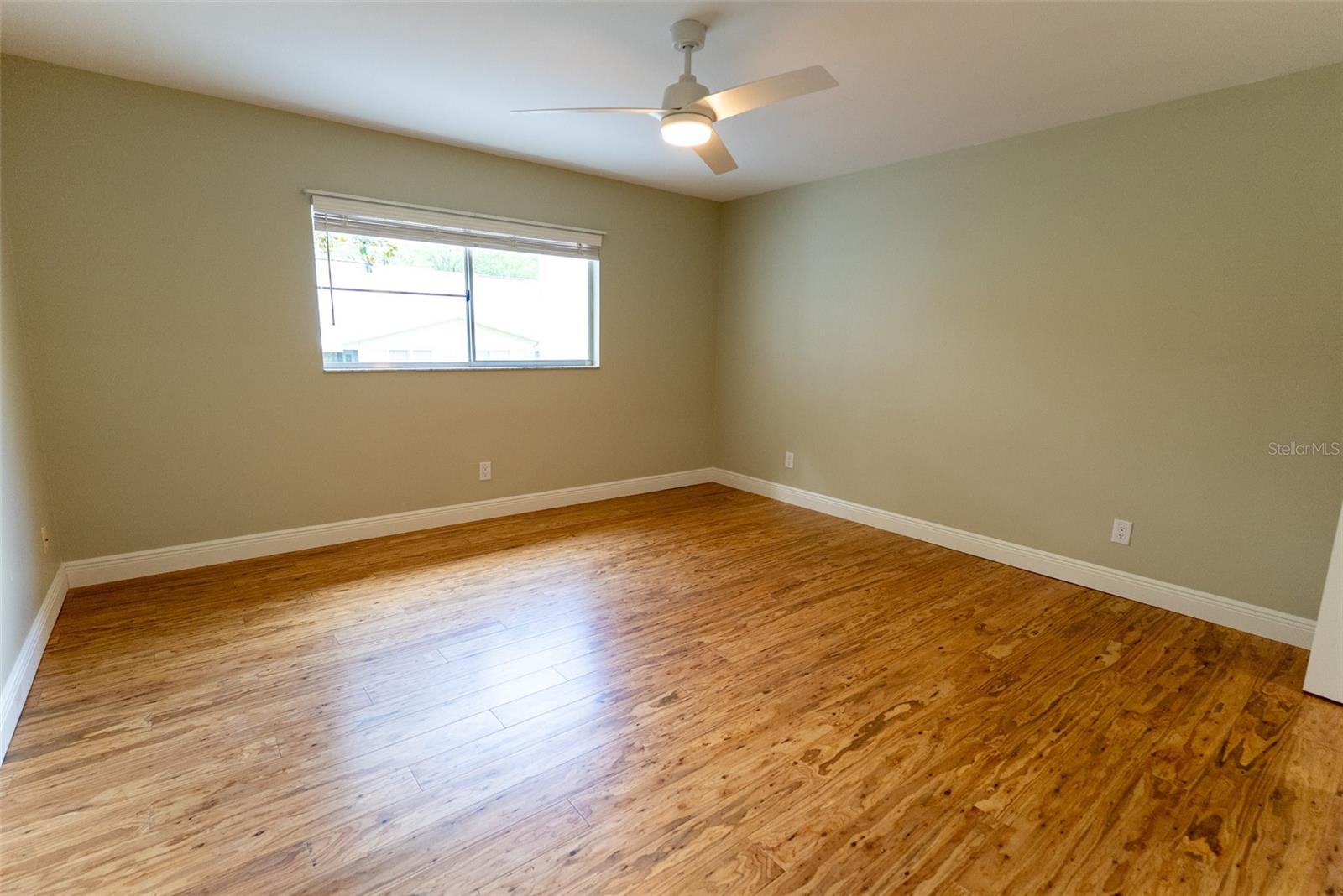 CIRCLE SQUARE WOODS - Residential