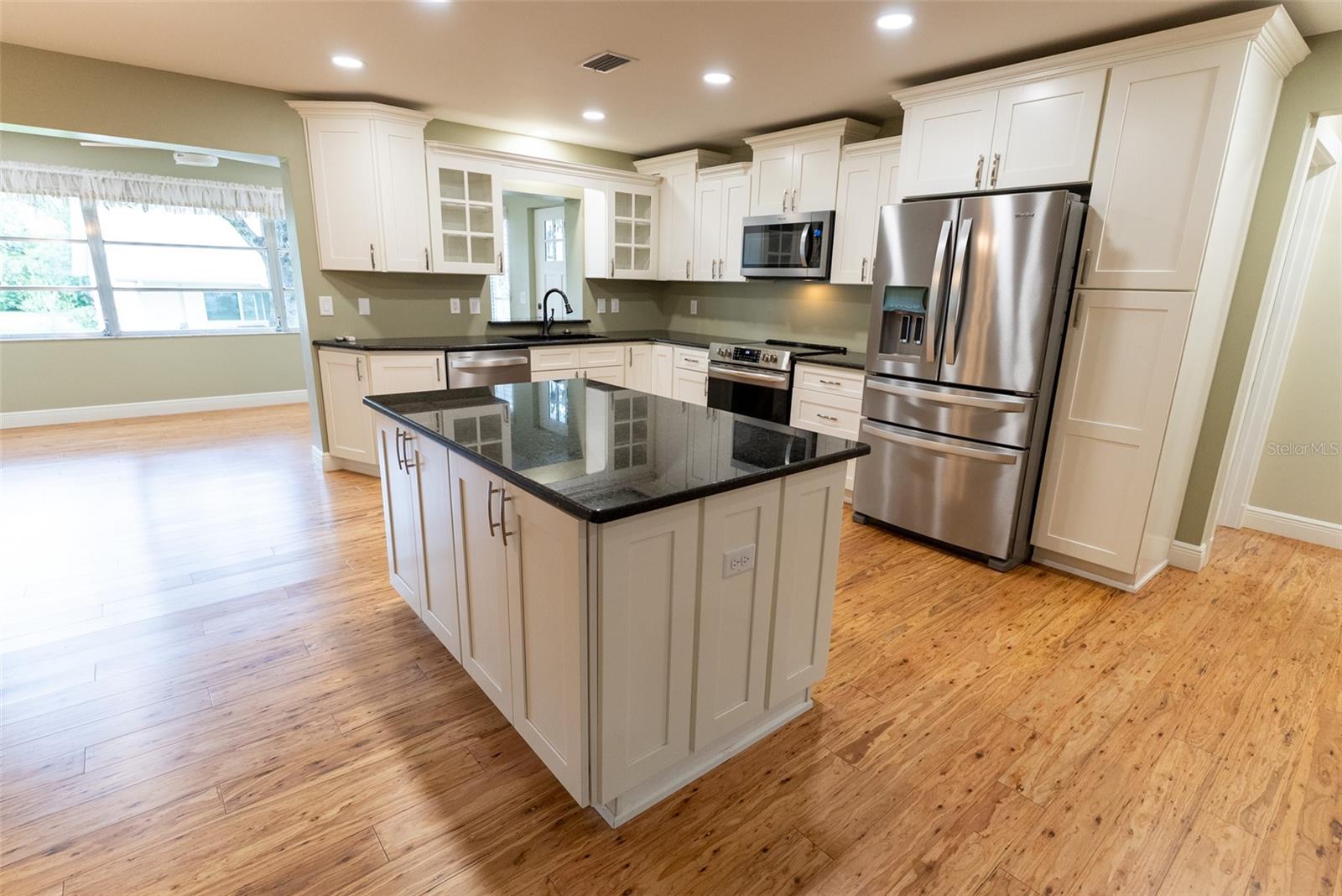 CIRCLE SQUARE WOODS - Residential
