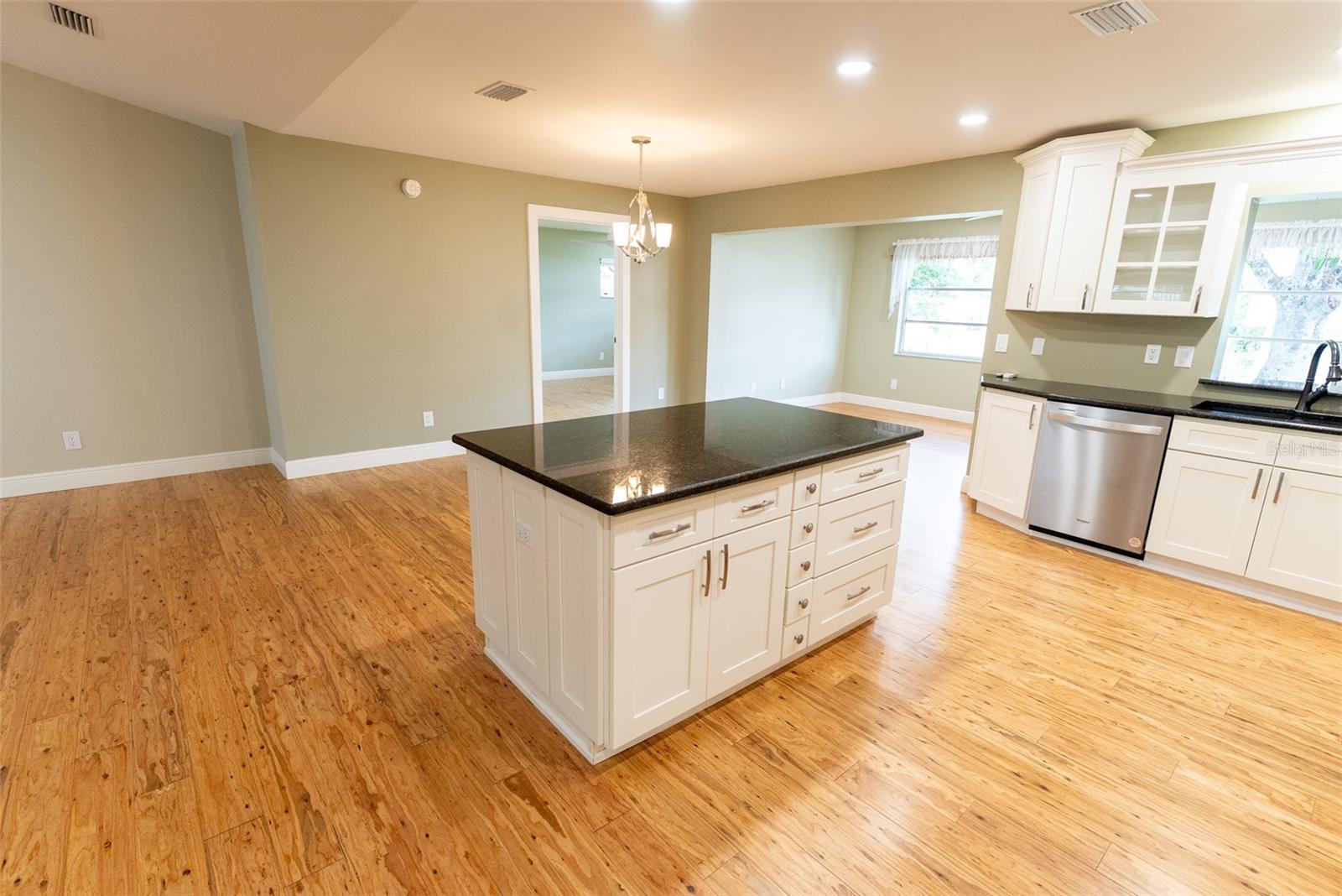 CIRCLE SQUARE WOODS - Residential