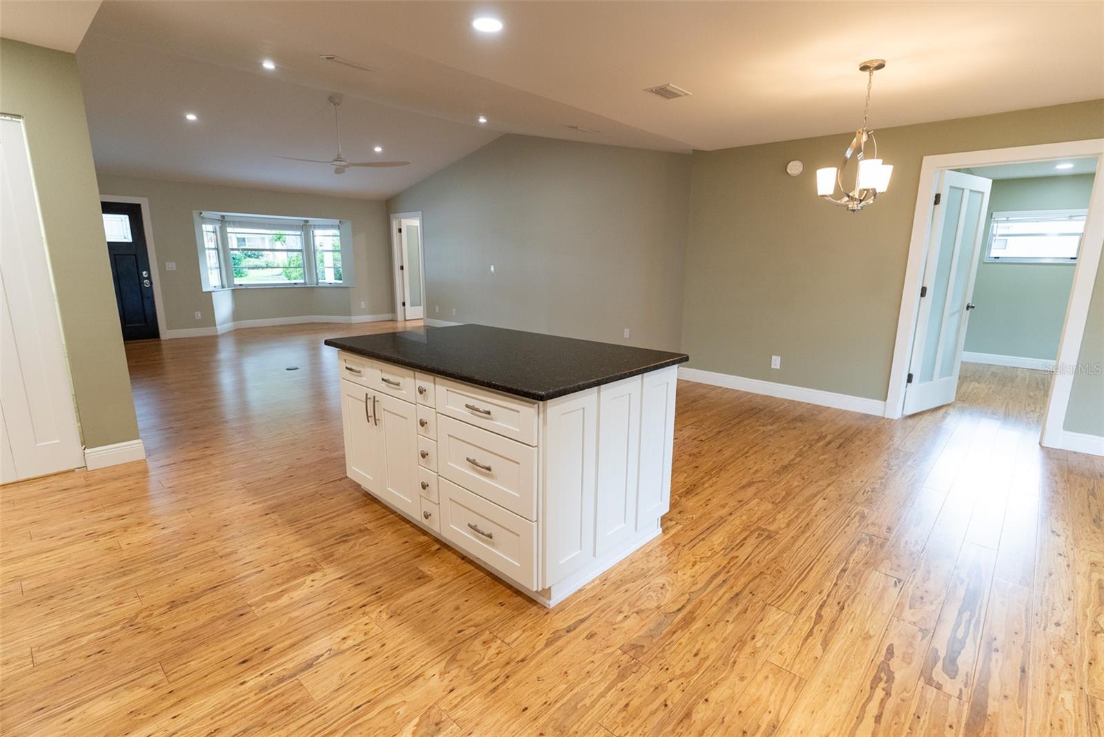 CIRCLE SQUARE WOODS - Residential