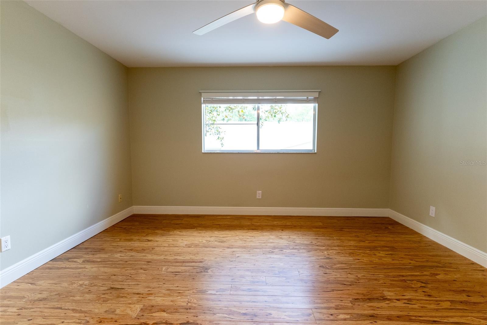 CIRCLE SQUARE WOODS - Residential