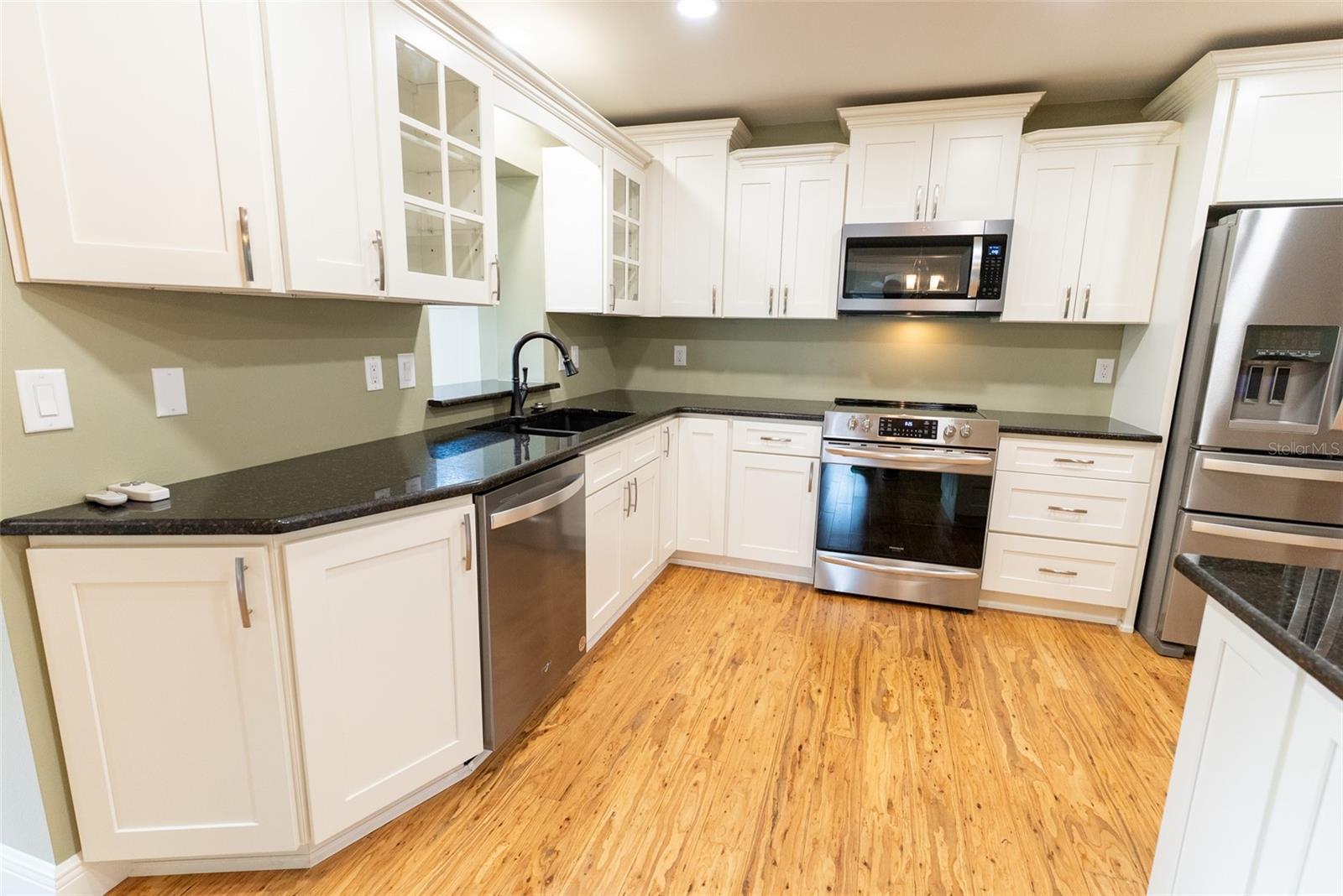 CIRCLE SQUARE WOODS - Residential