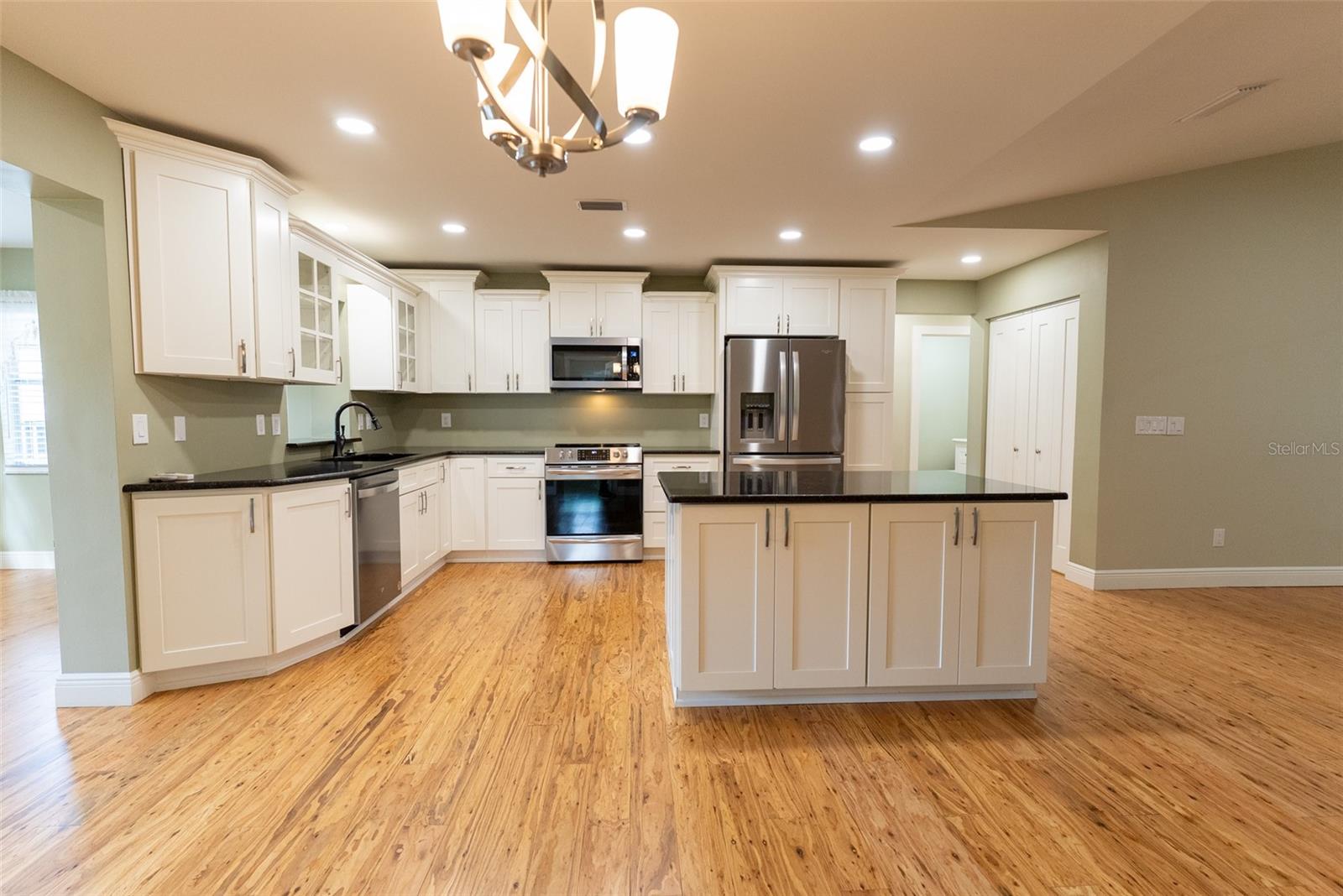 CIRCLE SQUARE WOODS - Residential