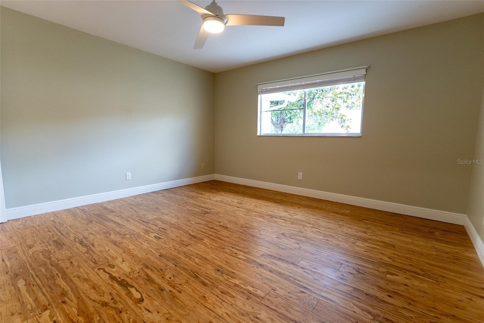 CIRCLE SQUARE WOODS - Residential