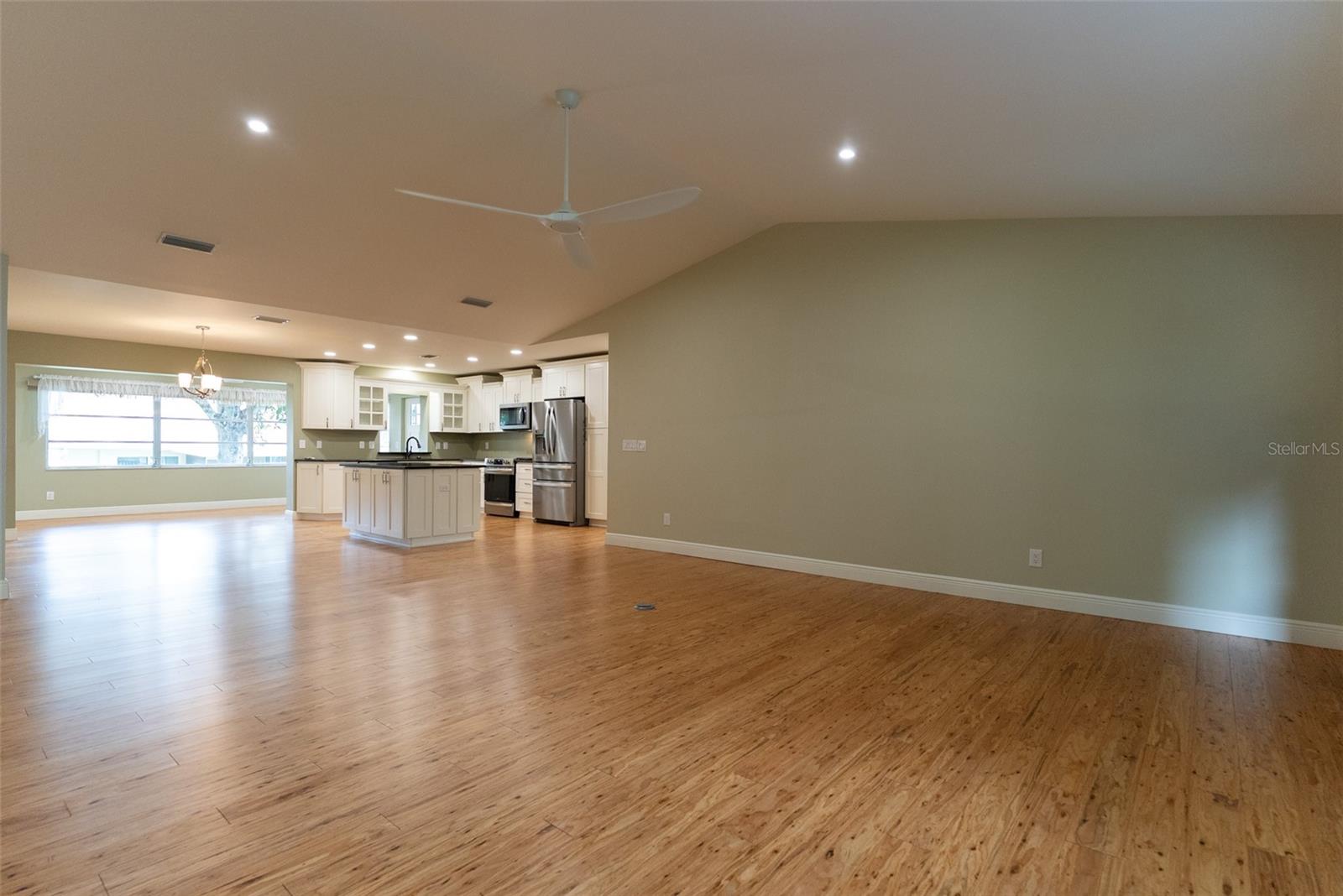 CIRCLE SQUARE WOODS - Residential