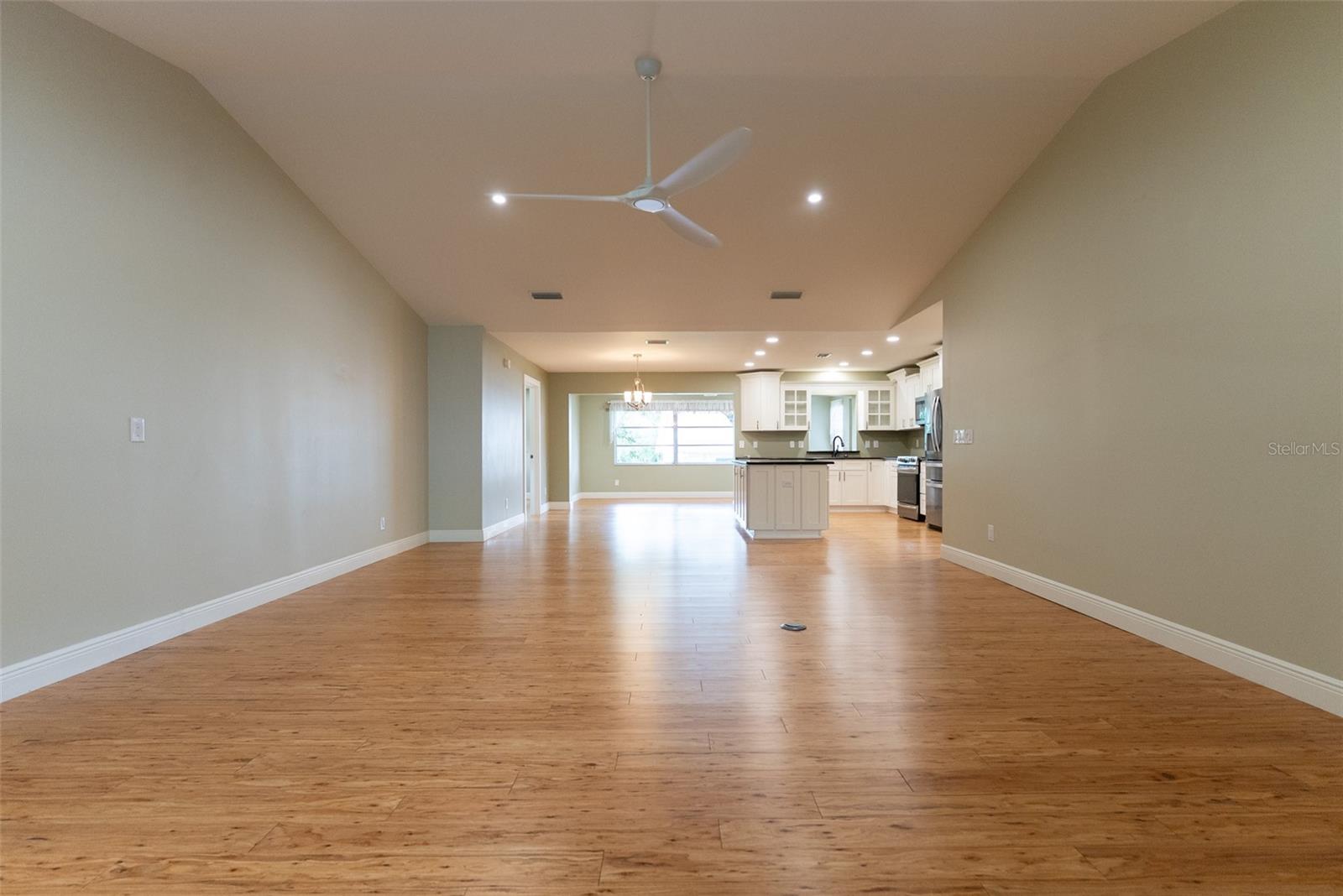 CIRCLE SQUARE WOODS - Residential
