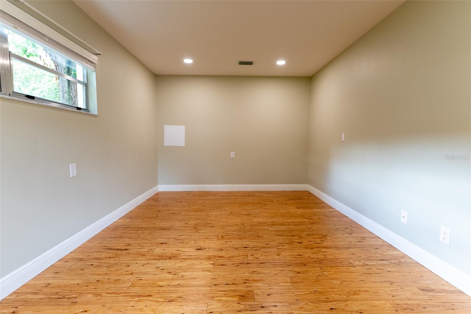 CIRCLE SQUARE WOODS - Residential
