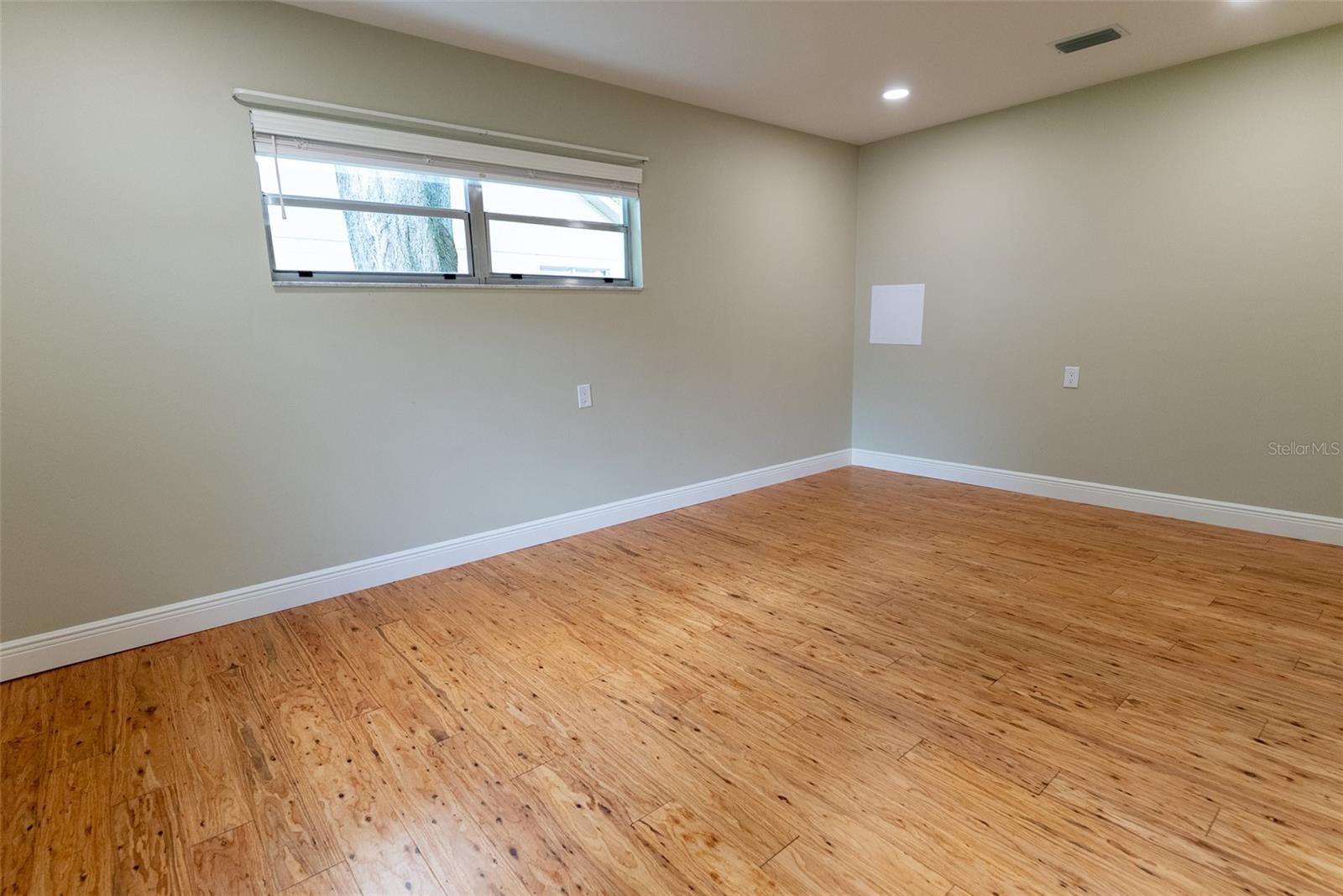 CIRCLE SQUARE WOODS - Residential