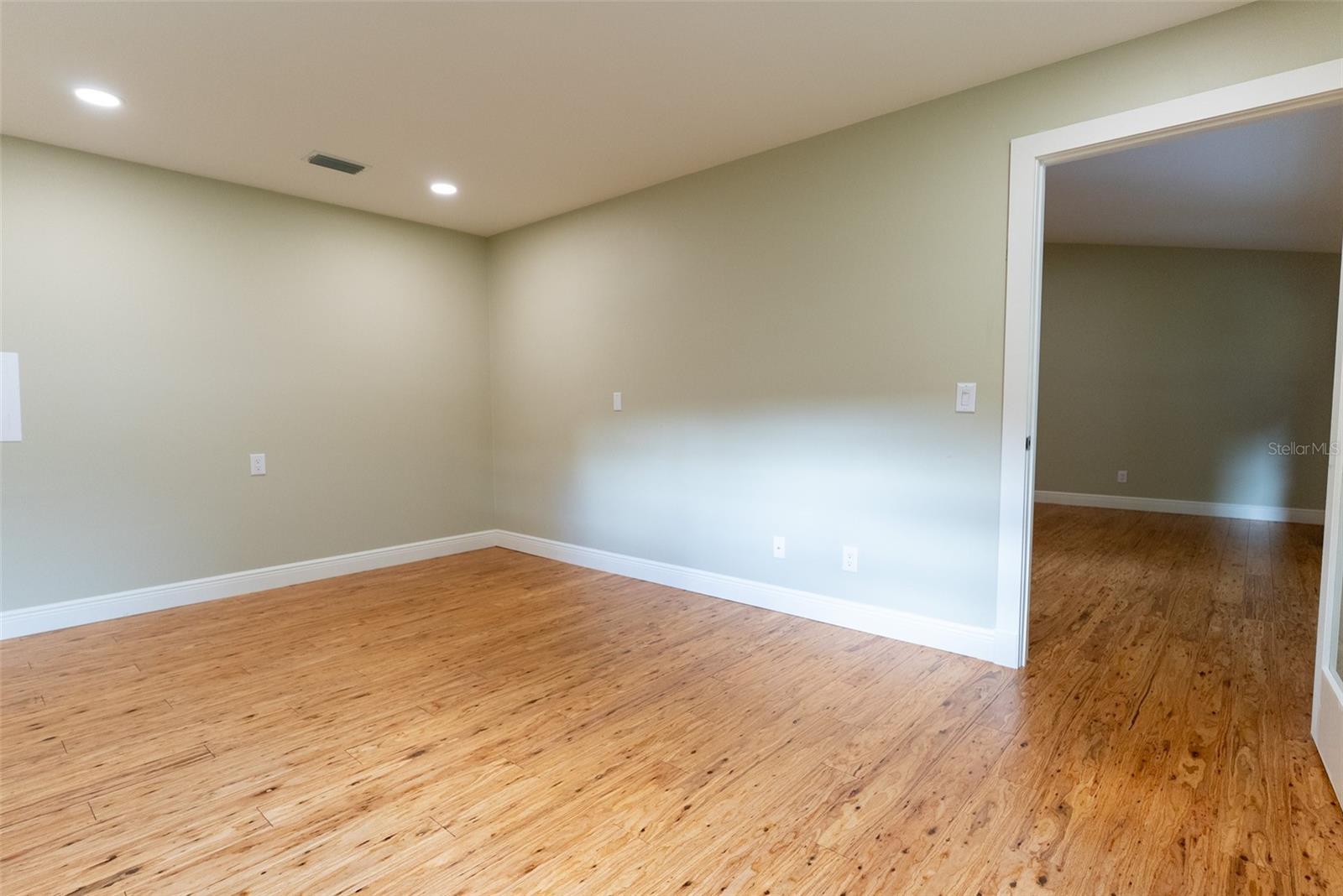 CIRCLE SQUARE WOODS - Residential