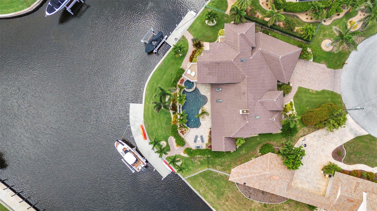 250 FREEPORT COURT