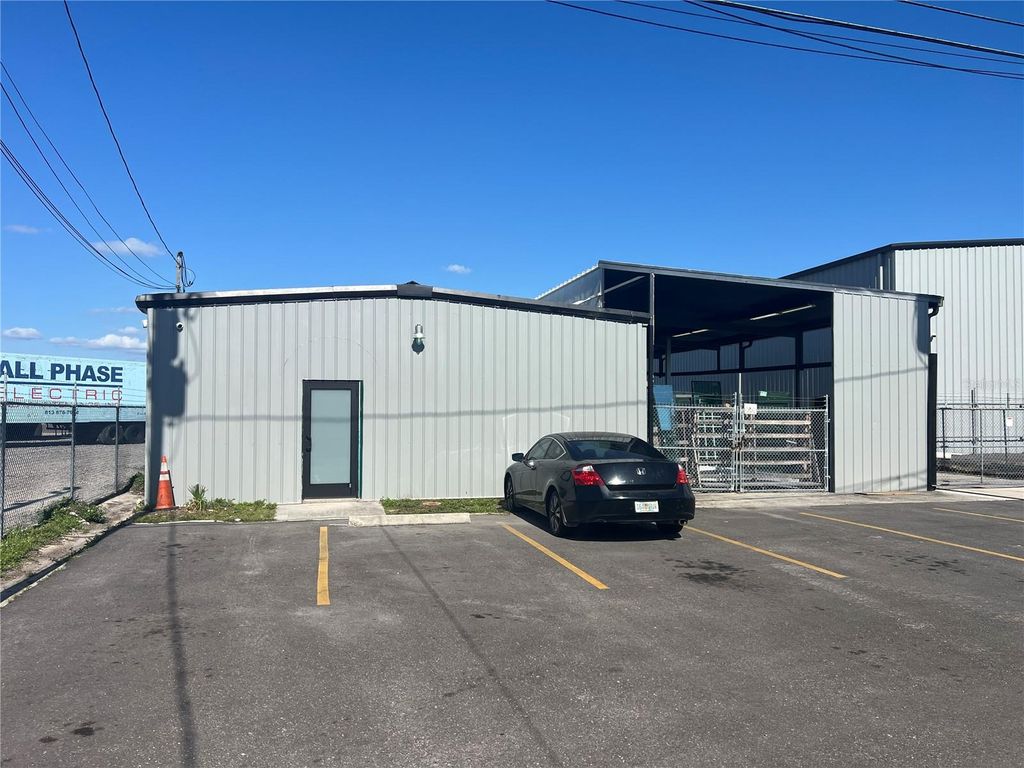 Photo of 5005 N Coolidge Avenue, Tampa, FL 33614 (MLS # TB8403874)