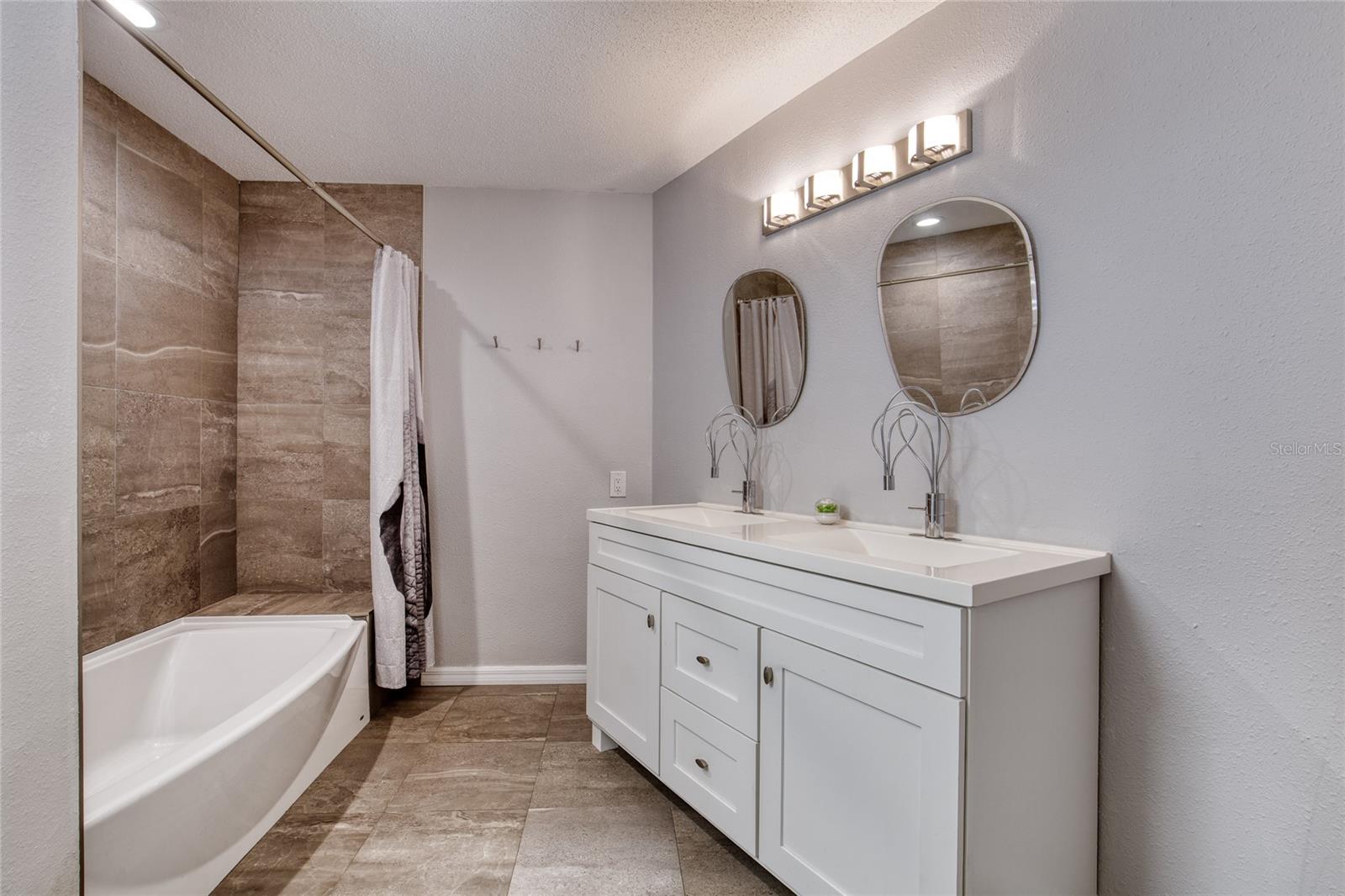 TOMOKA OAKS COUNTRY CLUB ESTATES - Residential