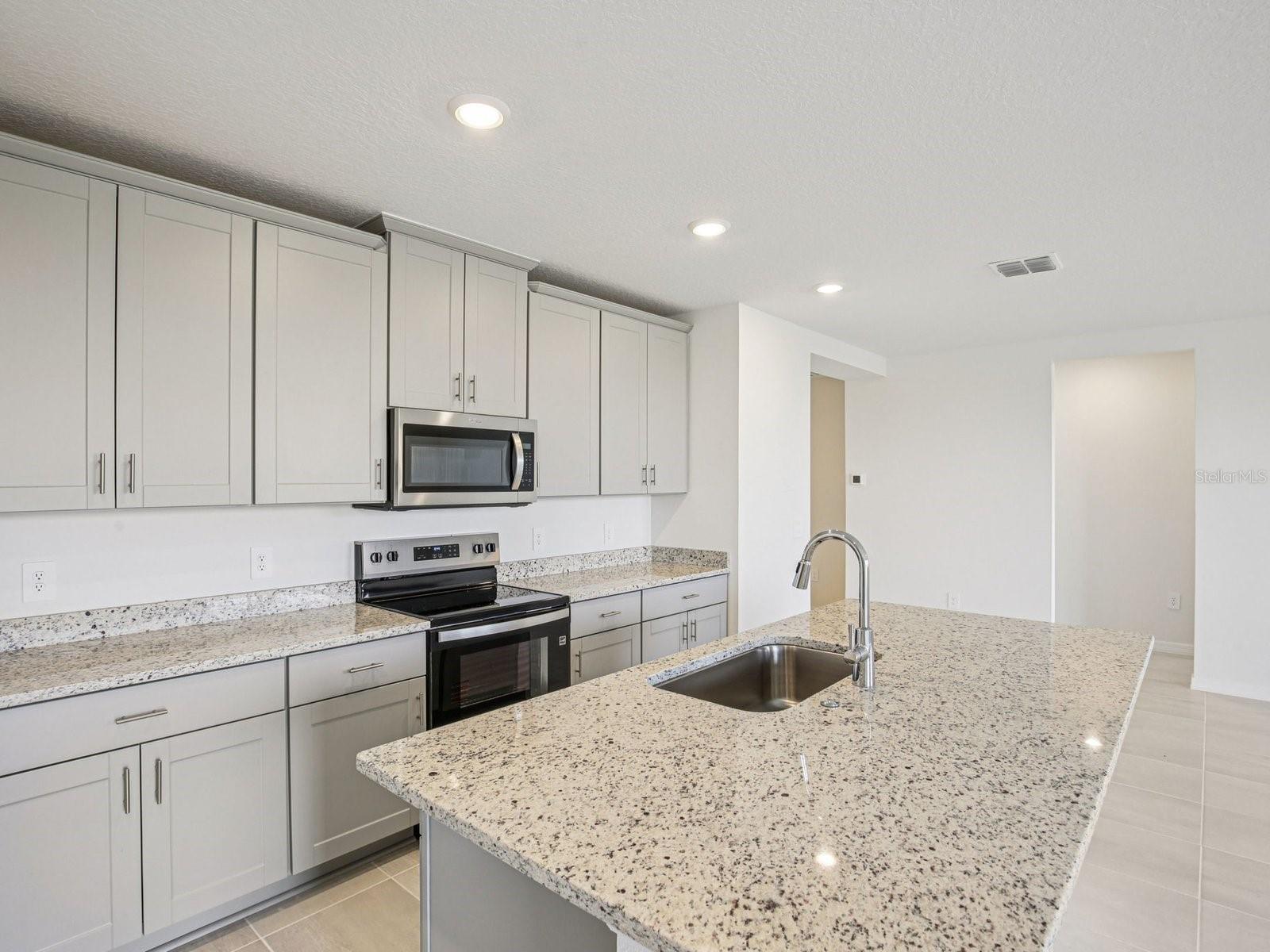 823 SUNSHOWER DRIVE