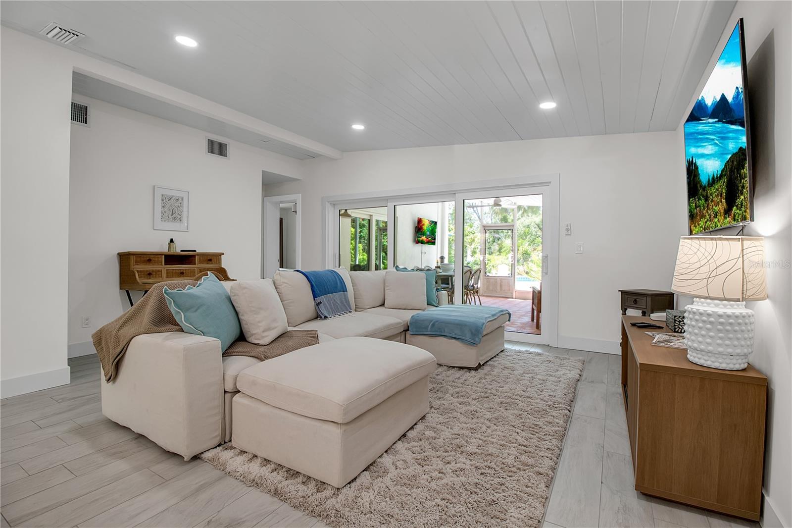 LONGBEACH ON LONGBOAT KEY - Residential Lease