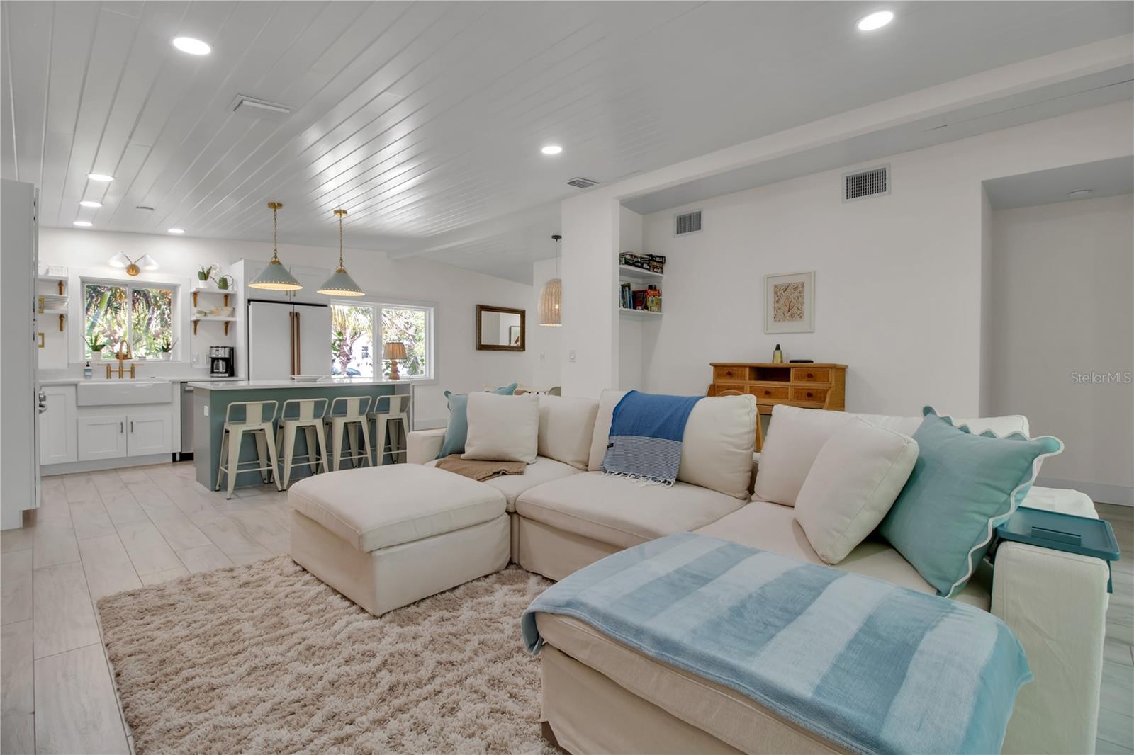 LONGBEACH ON LONGBOAT KEY - Residential Lease