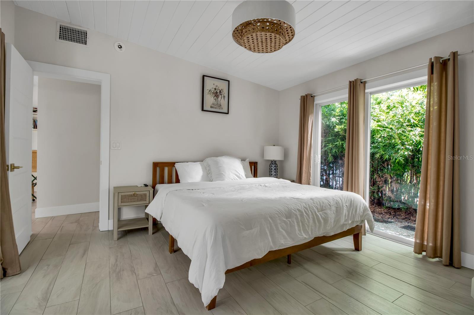 LONGBEACH ON LONGBOAT KEY - Residential Lease