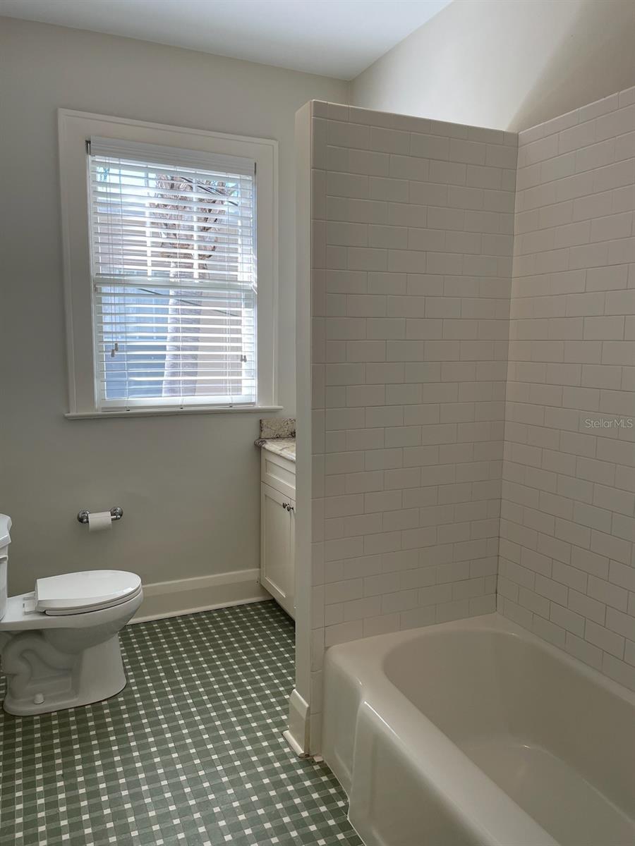 HYDE PARK WEST - Residential Lease