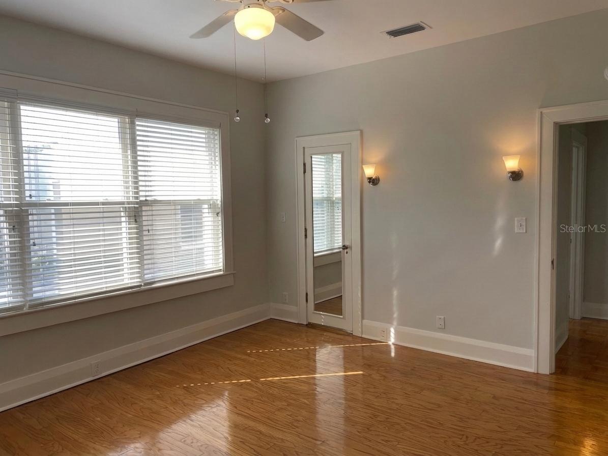 HYDE PARK WEST - Residential Lease