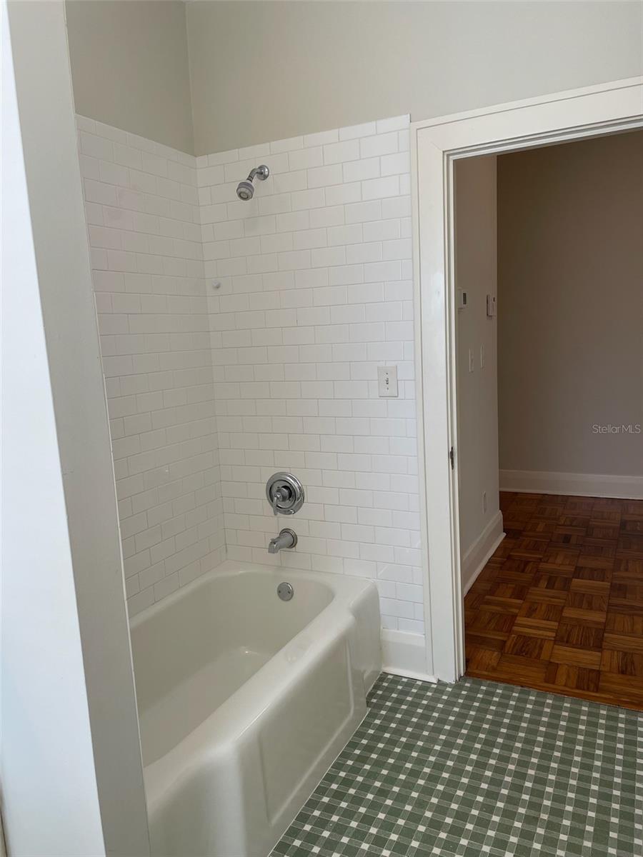 HYDE PARK WEST - Residential Lease