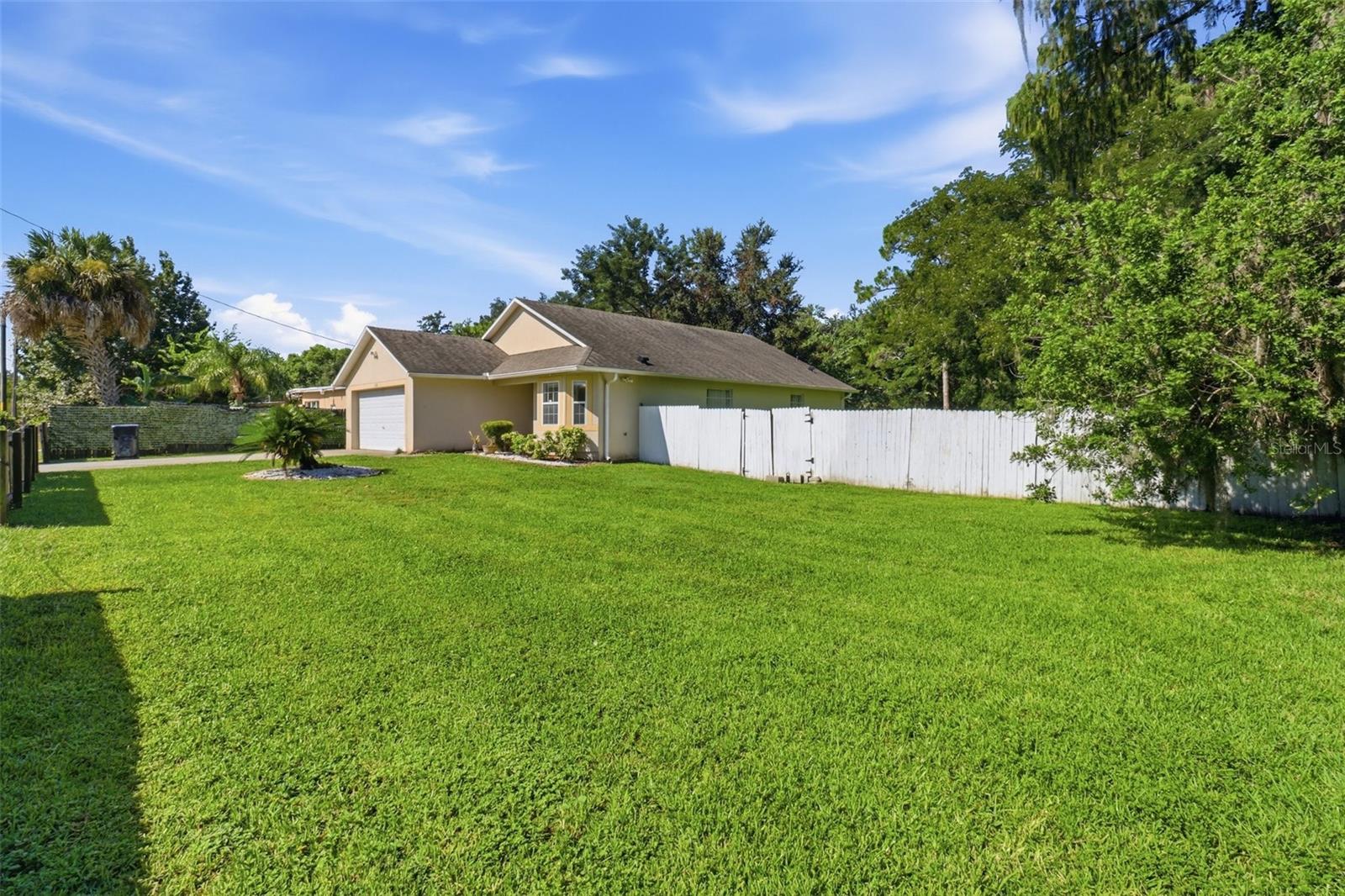 Casas a venda 1 - Jen Dantas 6100 LEE LAN DRIVE