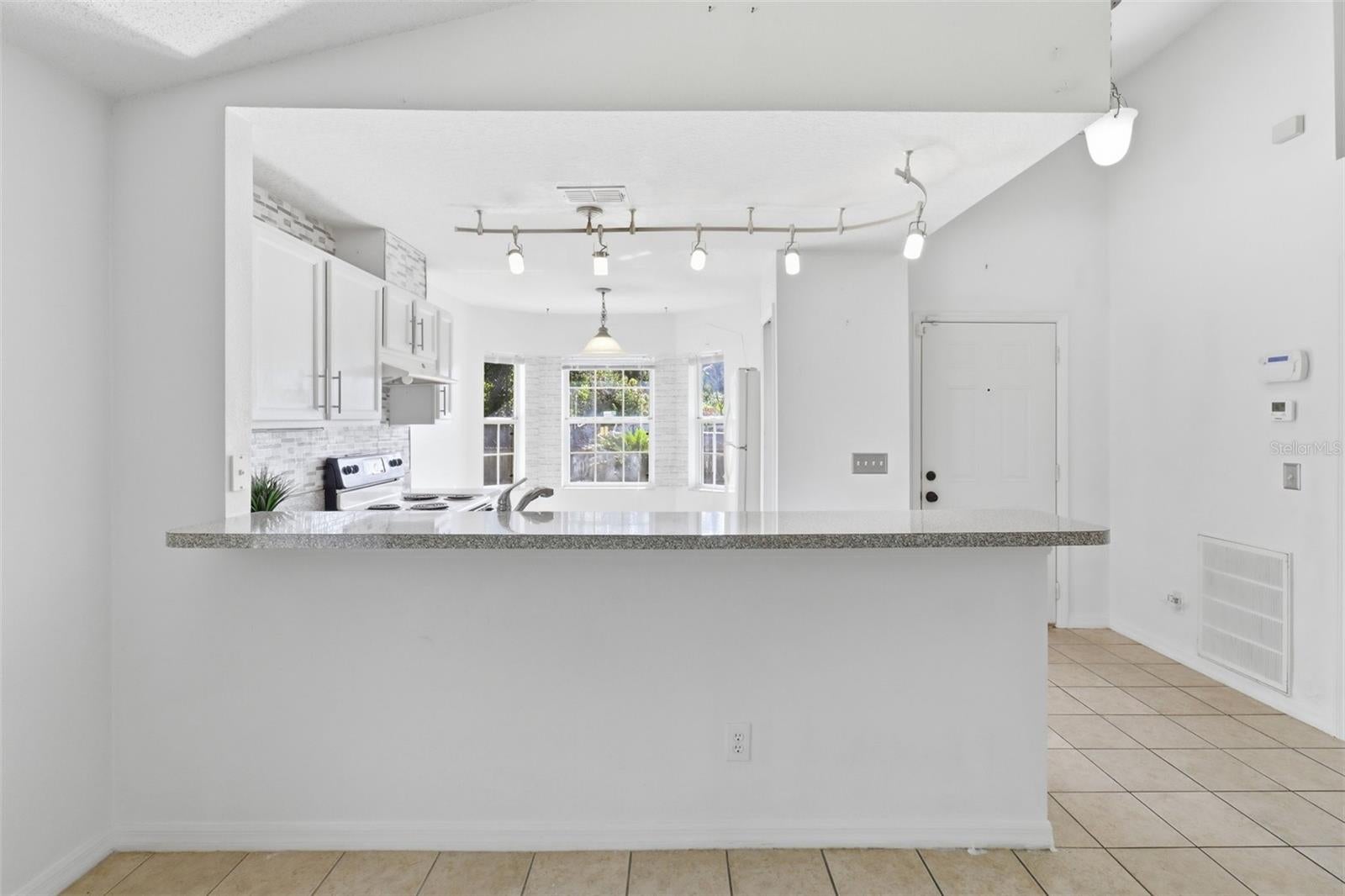 Casas a venda 2 - Jen Dantas 6100 LEE LAN DRIVE