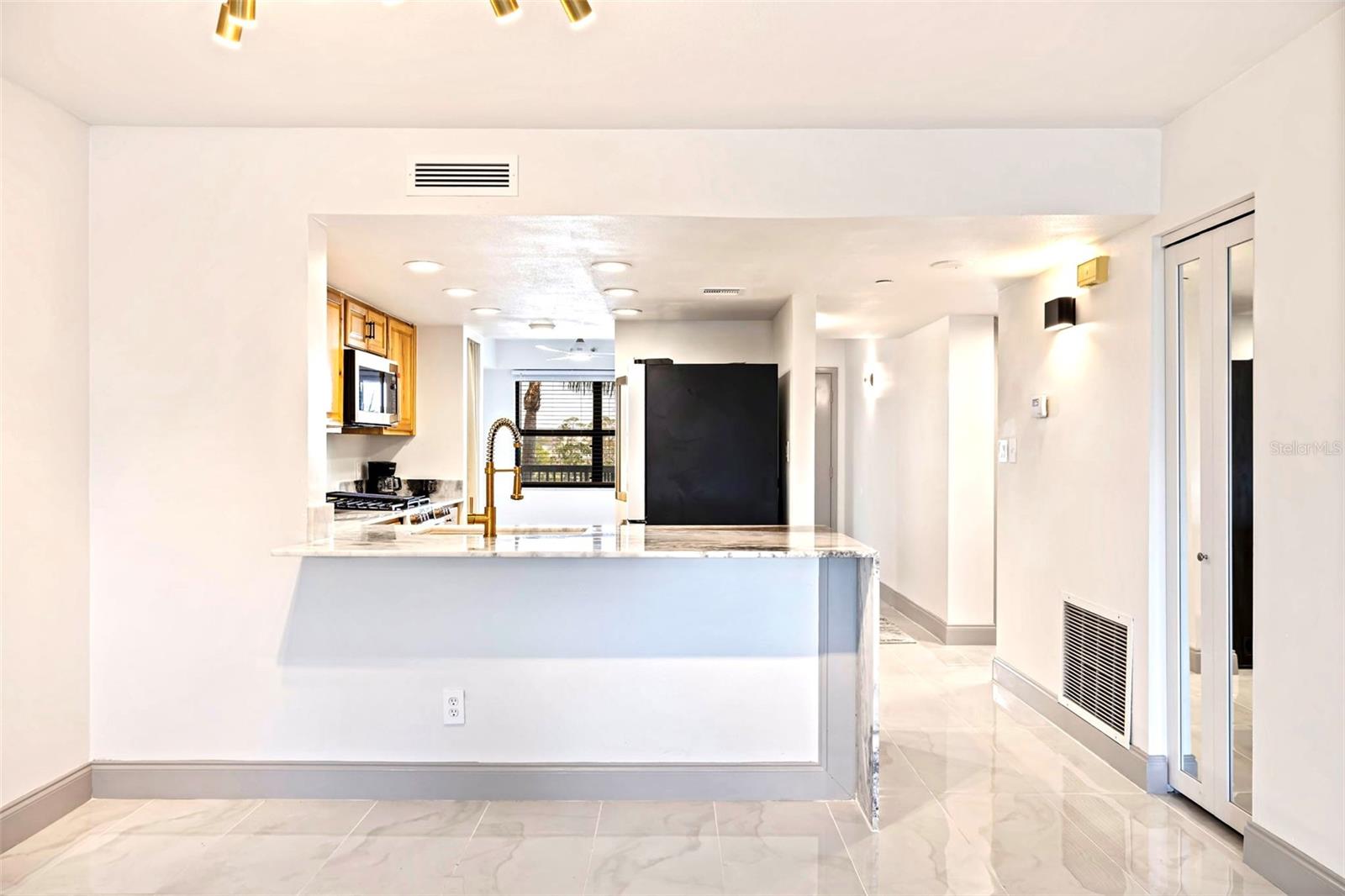 ISLAND VIEW SOUTH CONDO - Residential