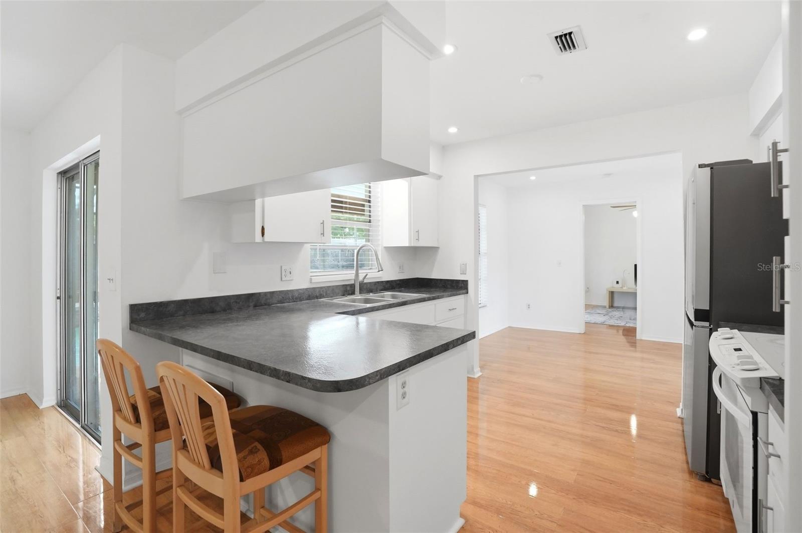 VILLAGE GREEN PH 02 - Residential