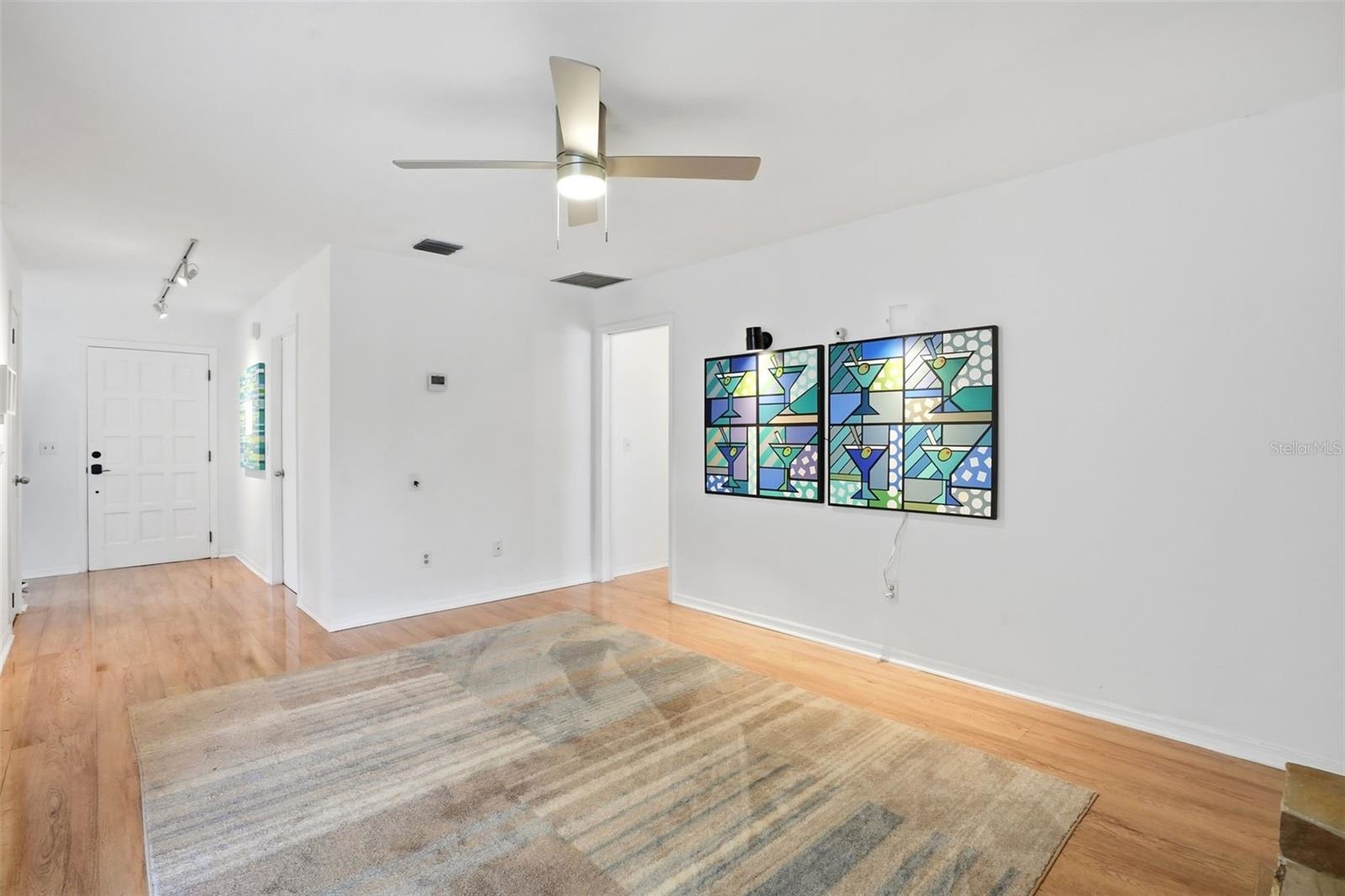 VILLAGE GREEN PH 02 - Residential