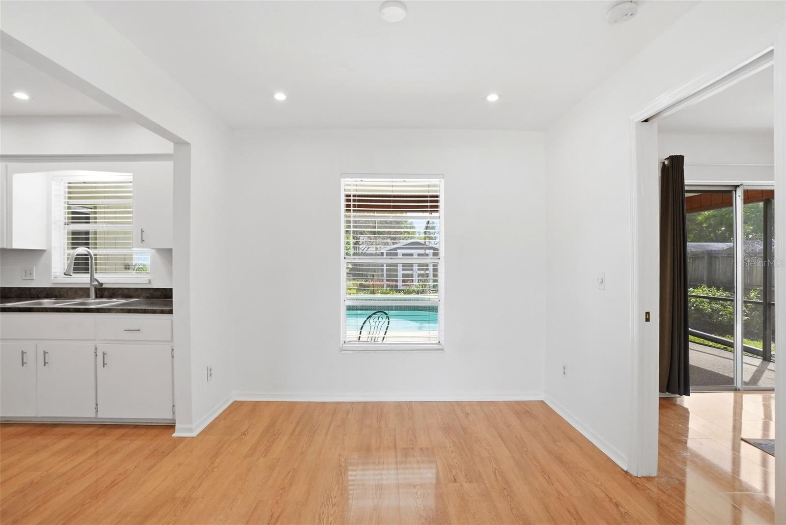 VILLAGE GREEN PH 02 - Residential