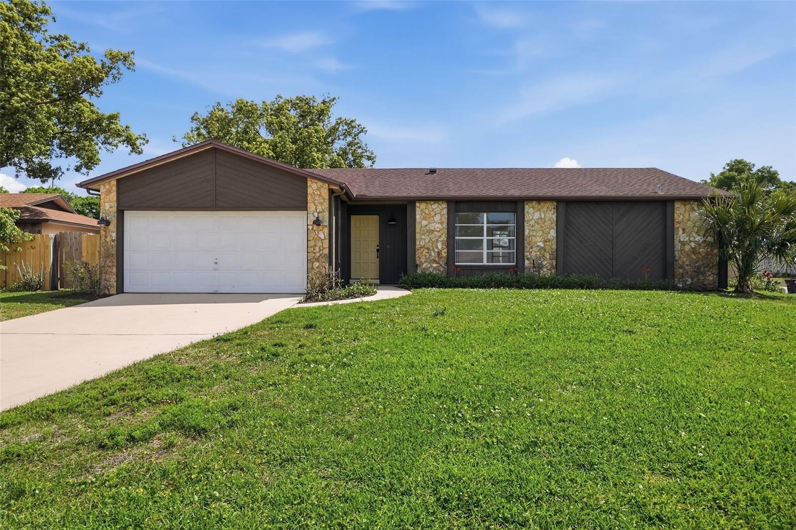 VILLAGE GREEN PH 02 - Residential