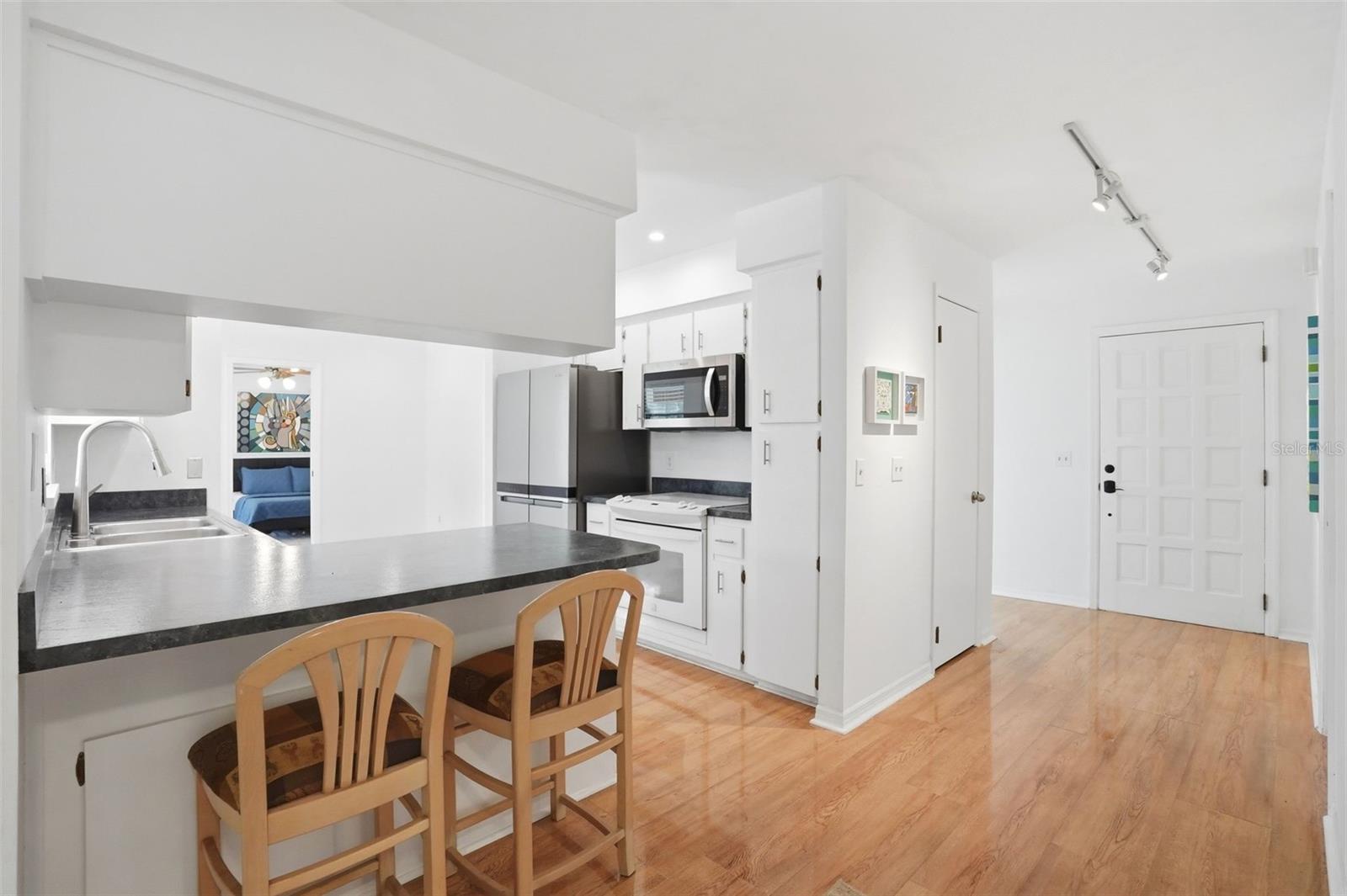 VILLAGE GREEN PH 02 - Residential