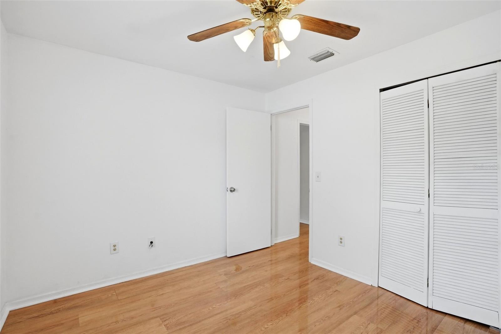 VILLAGE GREEN PH 02 - Residential