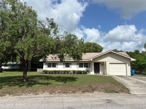 816 CASSELBERRY DRIVE LAKE WALES FL 33853