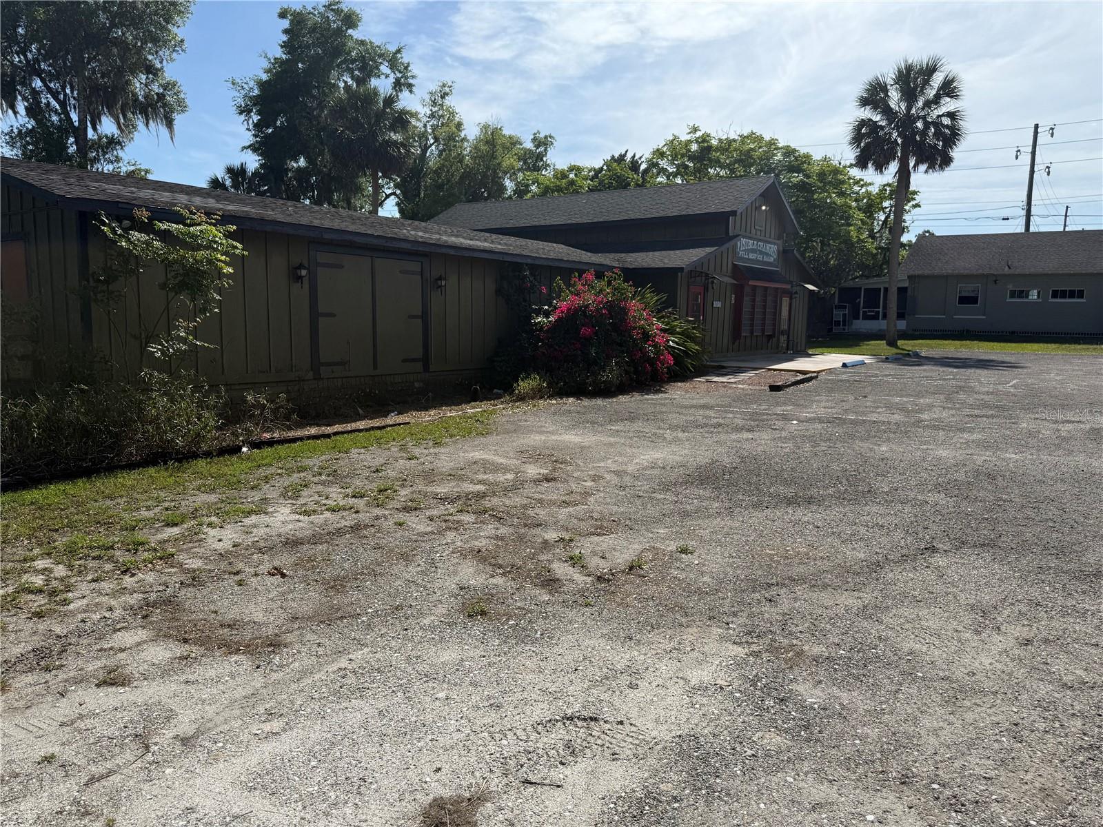 1030 CAMPHOR LANE