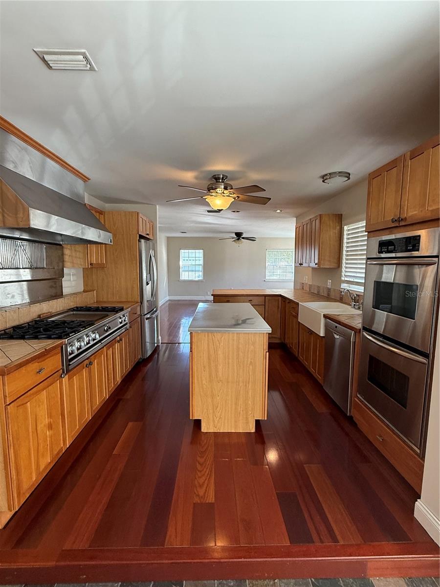 401 N LINCOLN AVENUE