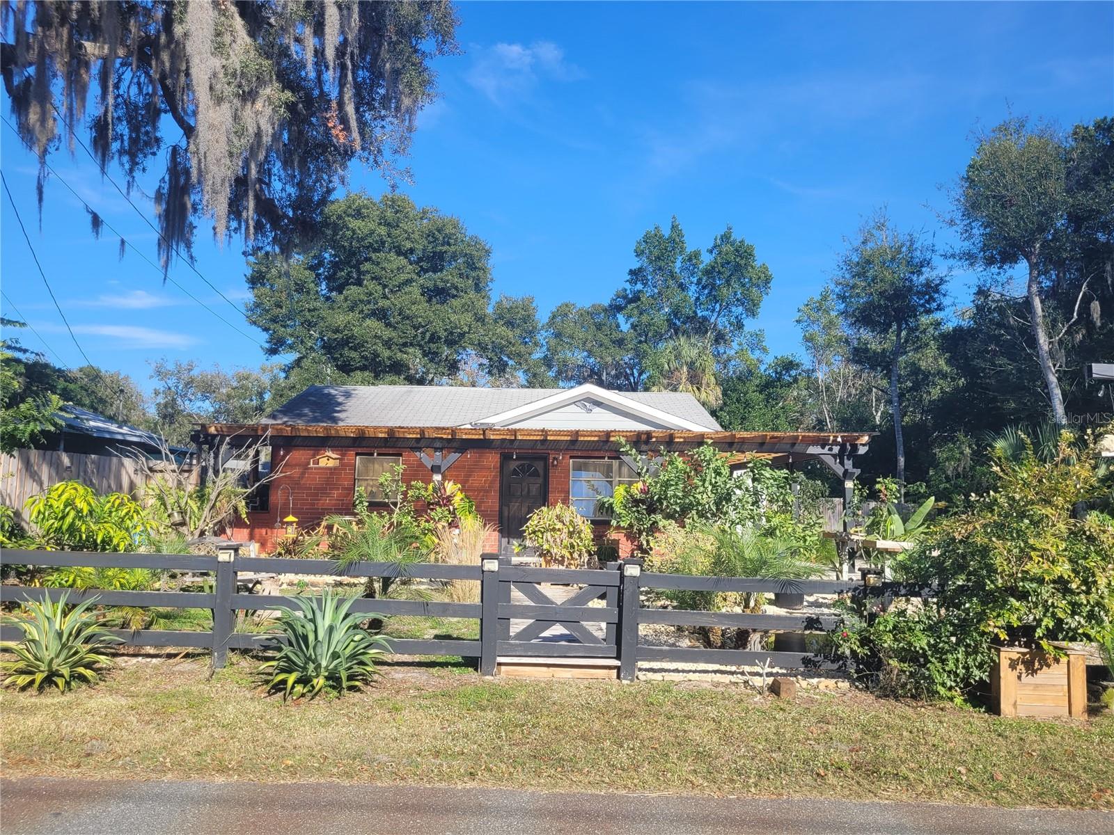 HICKORY HILL RETREATS UNIT 03 - Residential