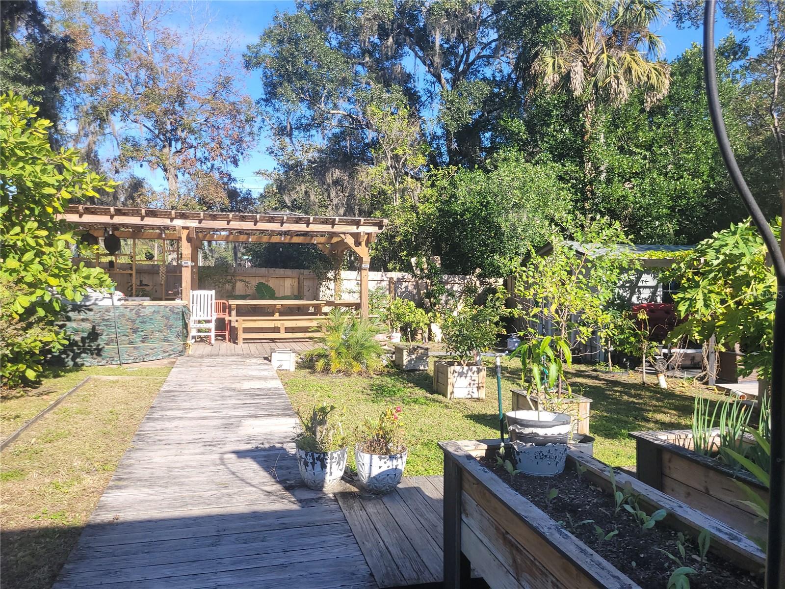 HICKORY HILL RETREATS UNIT 03 - Residential