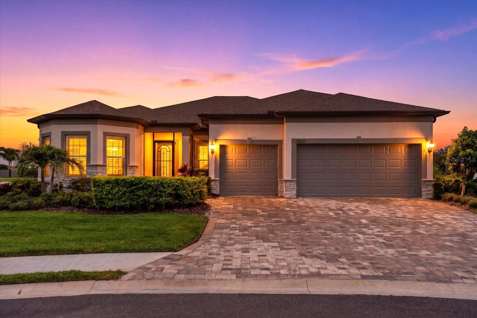 8510 COASTAL PALMS GLEN