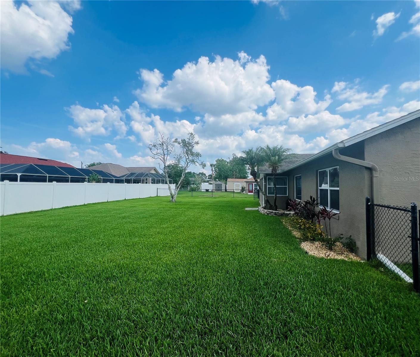 5 WESTGLEN LANE