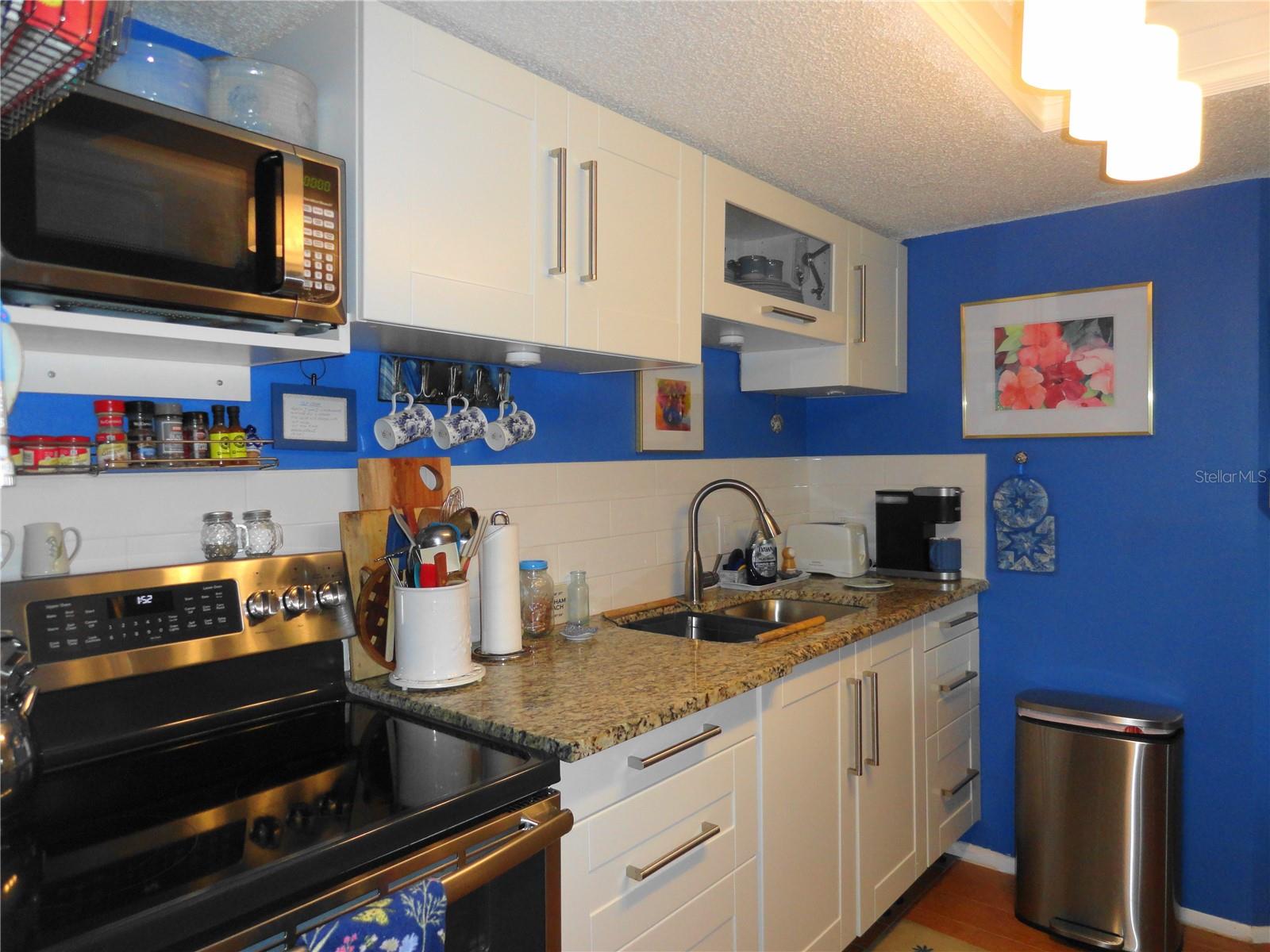 4022 BEAVER LANE 700B
