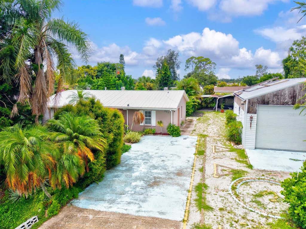 Photo of 507 Pinewood Avenue, Nokomis, FL 34275 (MLS # N6145267)