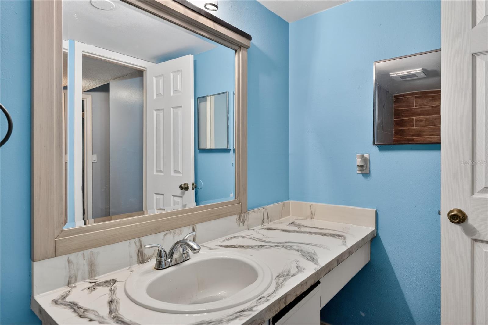 AVALON CONDO - Residential
