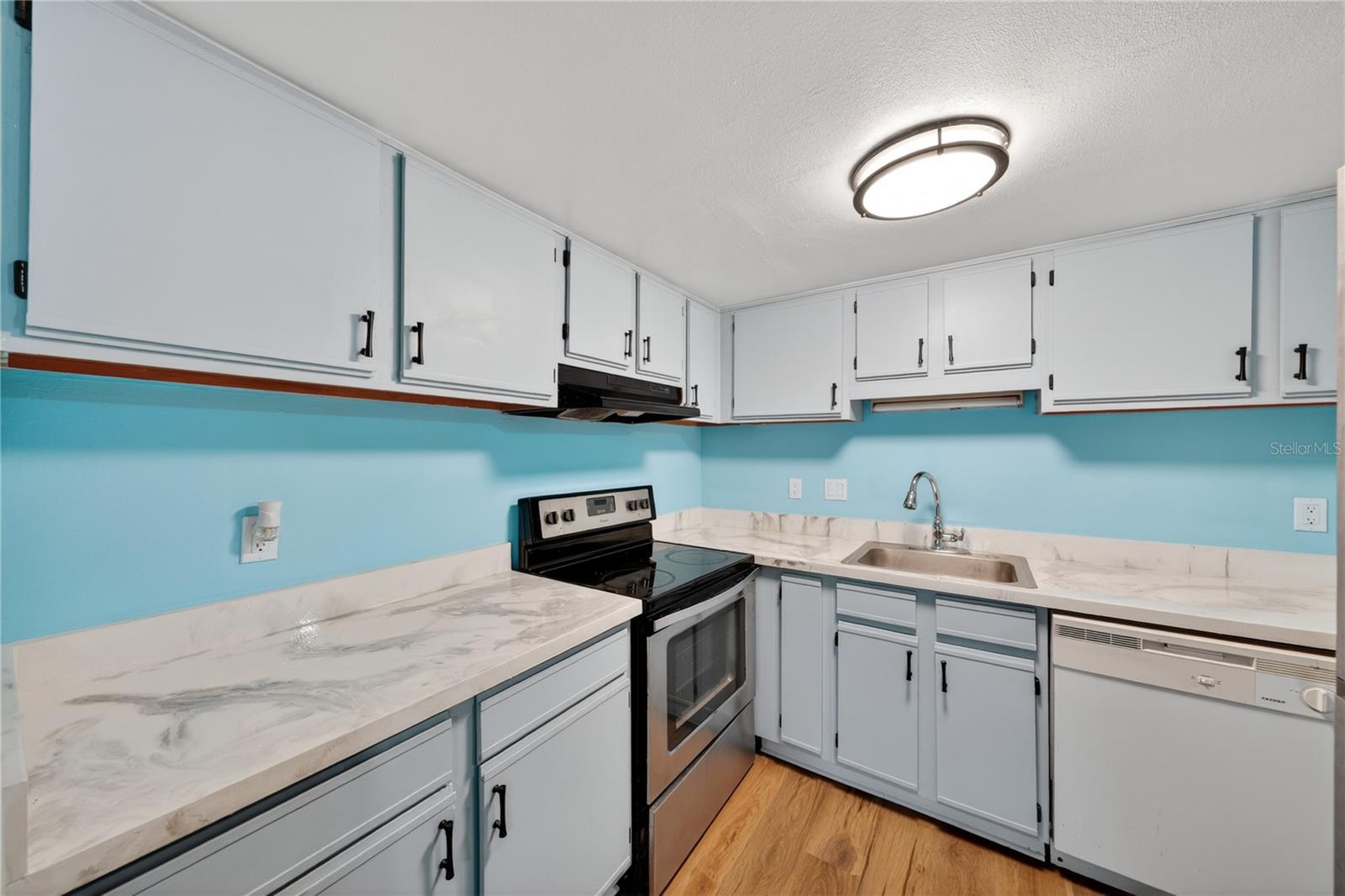 AVALON CONDO - Residential